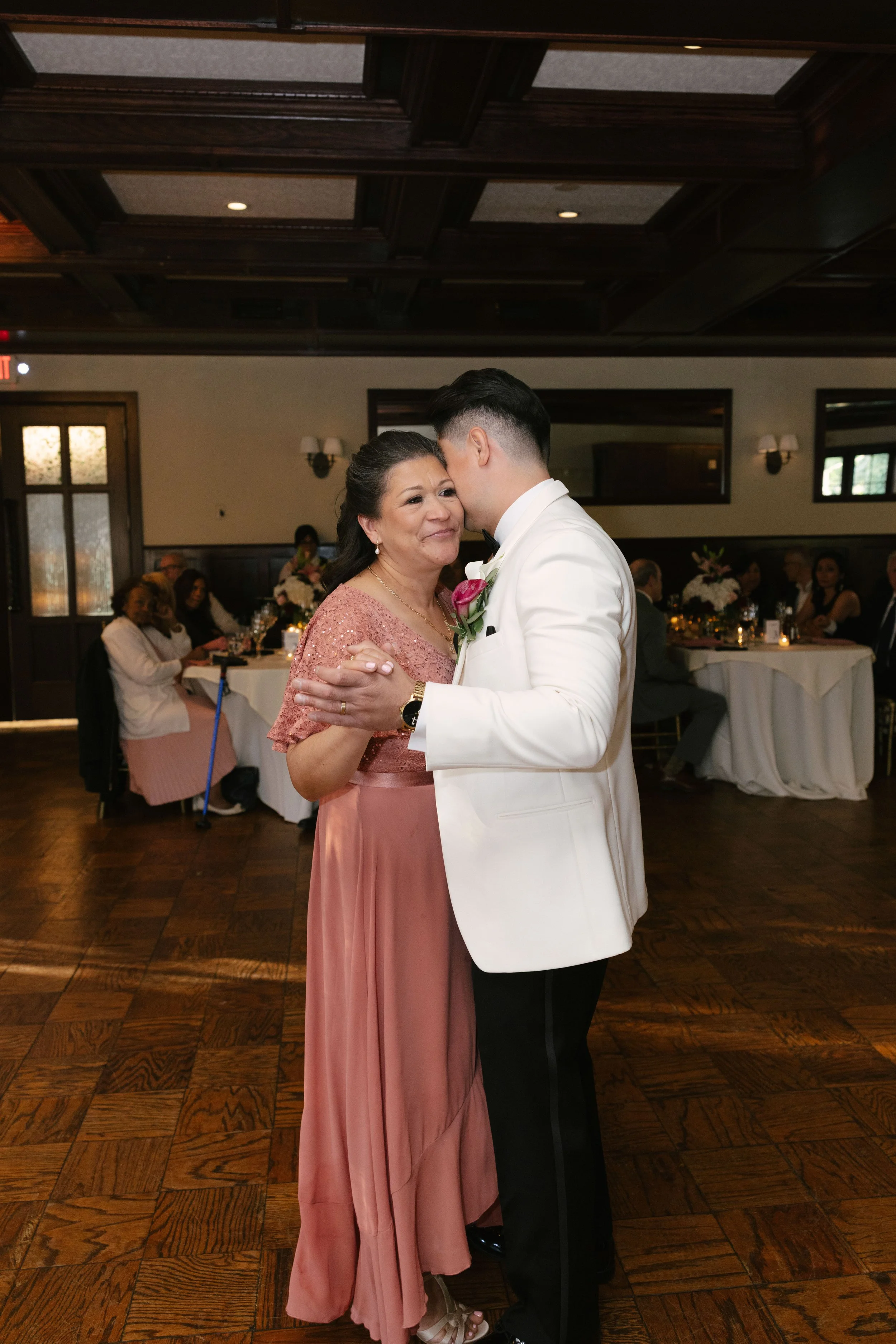 The reception at Hotel DuVillage kicked off with an unforgettable grand entrance as the bride, groom, and their loved ones filled the room with energy and excitement. From the first dance to the celebration that followed, every moment was captured on