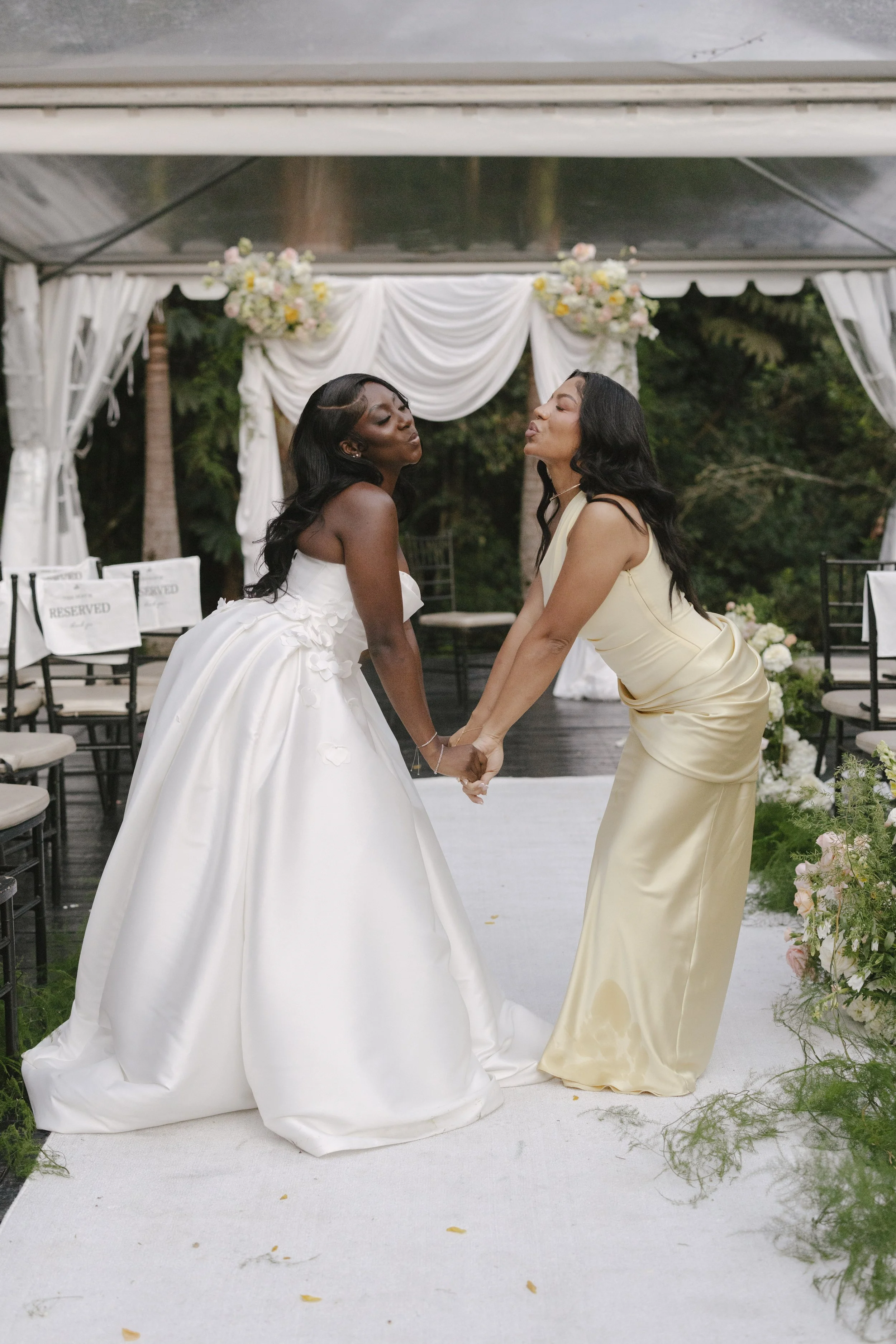 Bride and groom portraits at Forest Campestre in Medellín, Colombia featuring romantic destination wedding photography, lush tropical gardens, bridal party portraits, and natural, documentary-style moments.