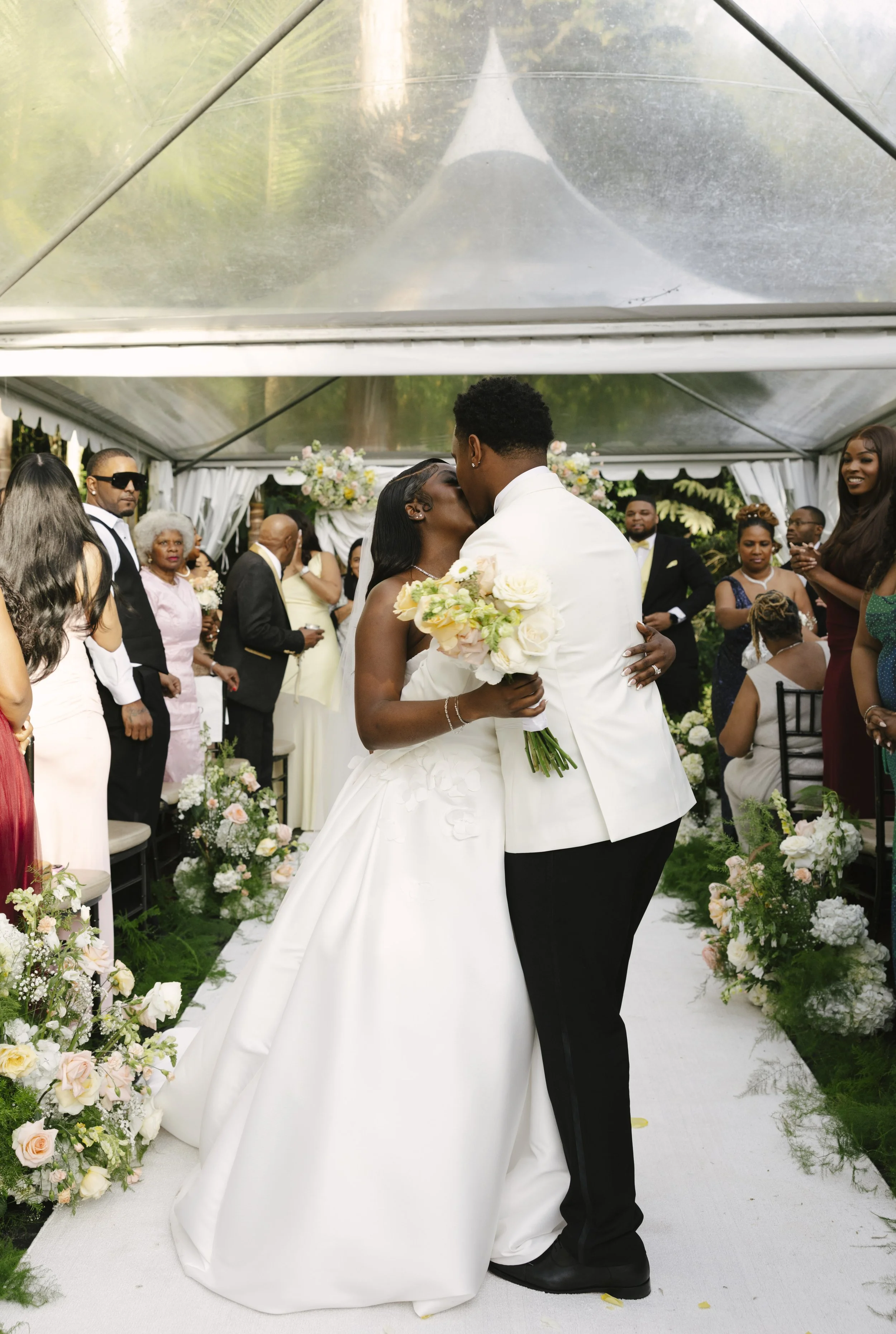 Forest Campestre wedding ceremony in Medellín, Colombia featuring the bridal processional, groom's reaction, emotional ceremony moments, floral aisle design, wedding guests, and documentary-style wedding photography