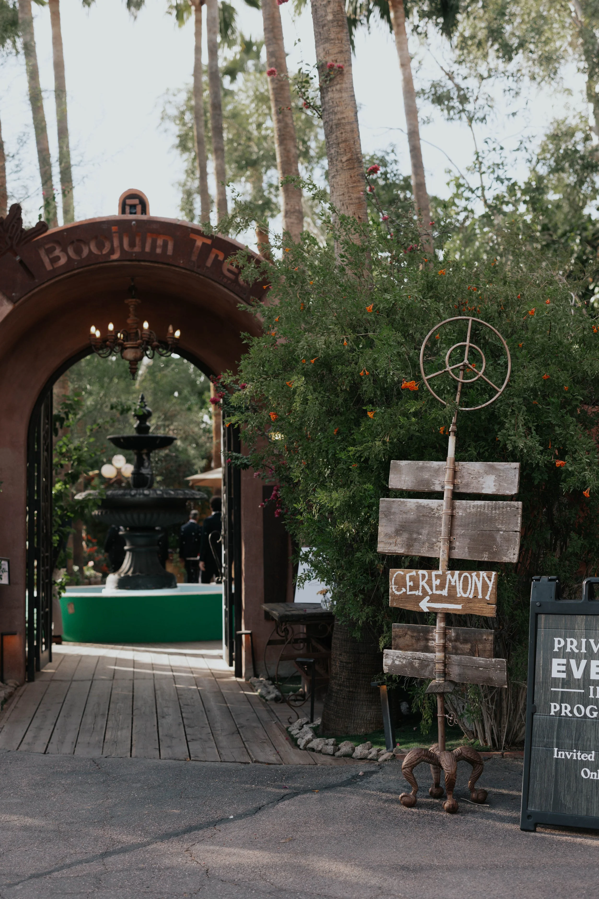 The Boojum Tree’s lush garden setting created a stunning backdrop for Lauren and Joel’s wedding day in Phoenix. From colorful floral arrangements to the candlelit reception space beneath the trees, every detail reflected the romantic and natural atmo