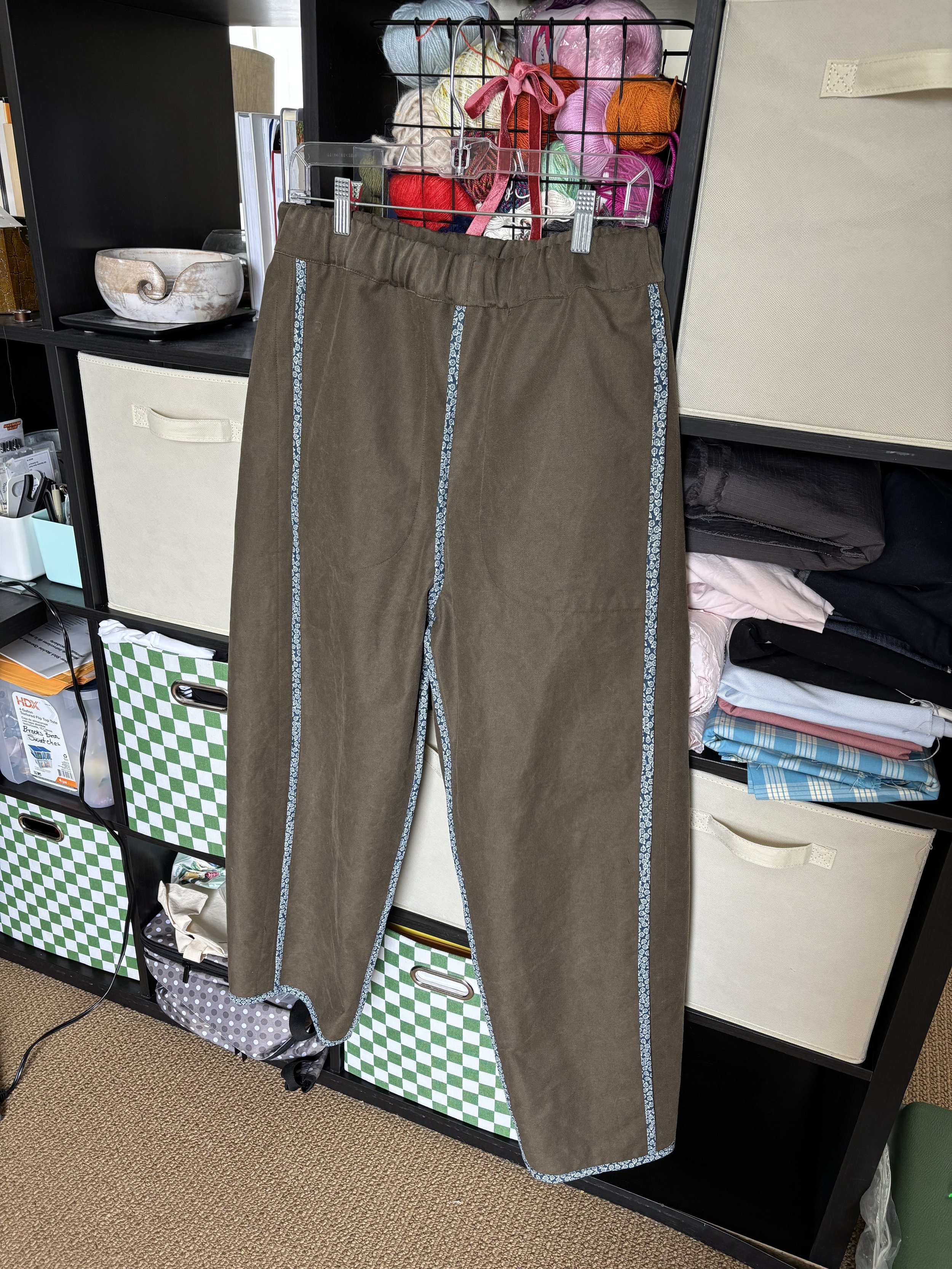 Mom's Kite Pants in sanded twill (interior finishes)