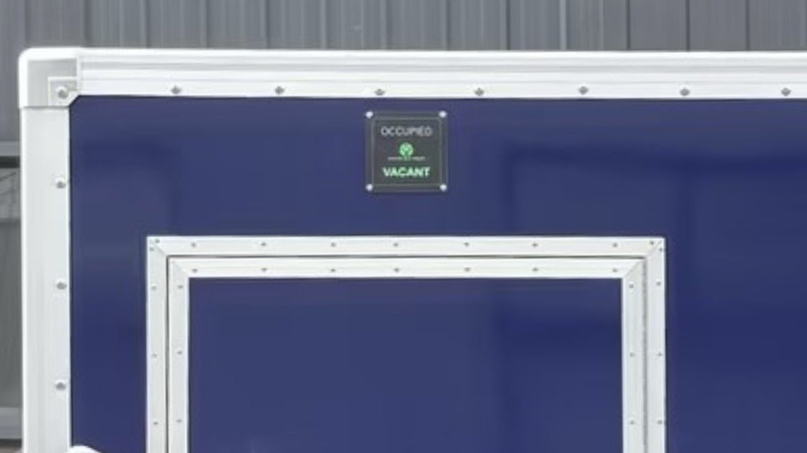 Lit bathroom sign to show vacant or occupied