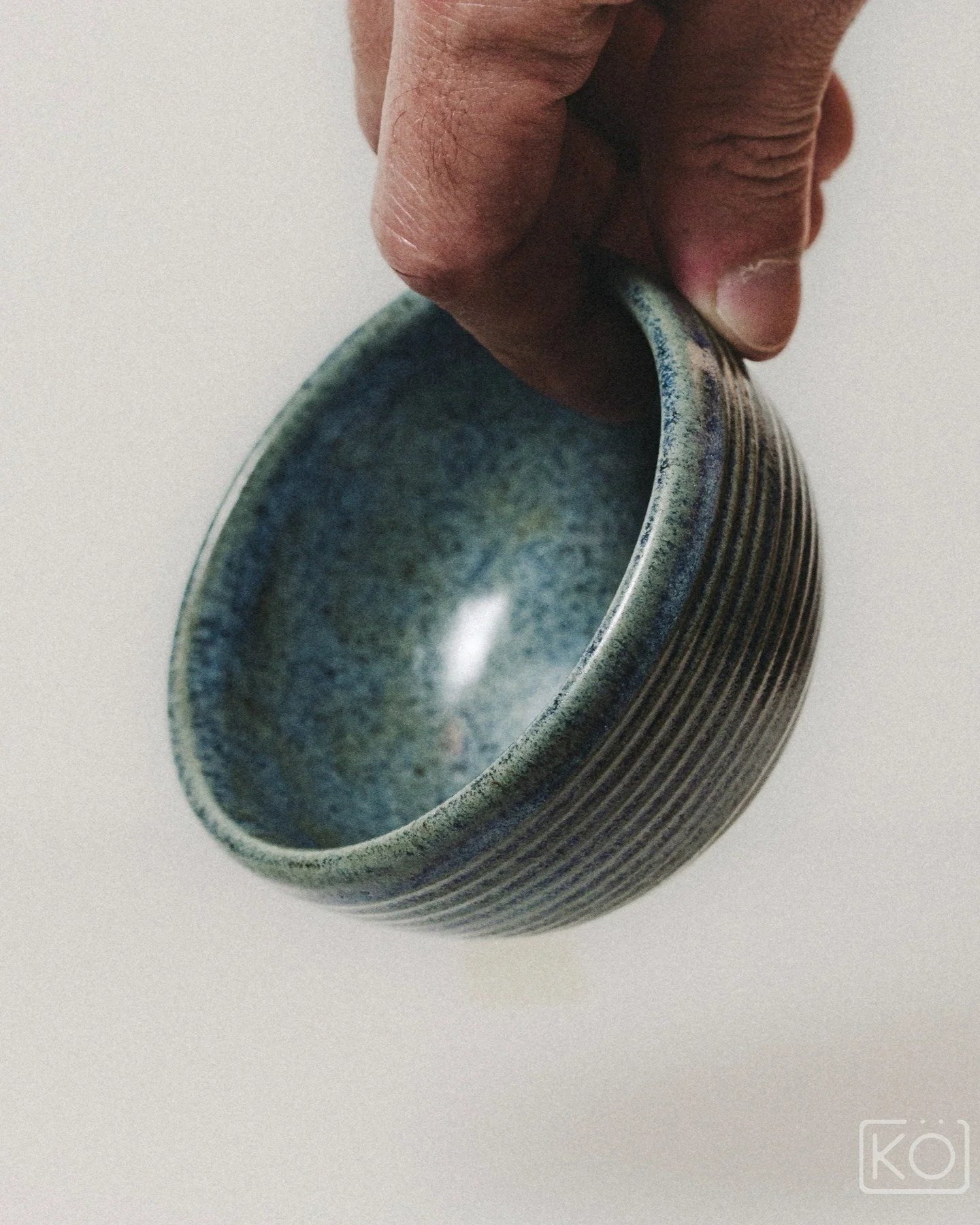 Small bowl shaped with a custom rib I made, finished with blue-grey glaze.

#ceramics #pottery #wheelthrown #handmadeceramics #ceramicbowl #clayart #studiopottery #potteryprocess #glazepottery #bluegreyglaze #makersmovement #ceramicstudio