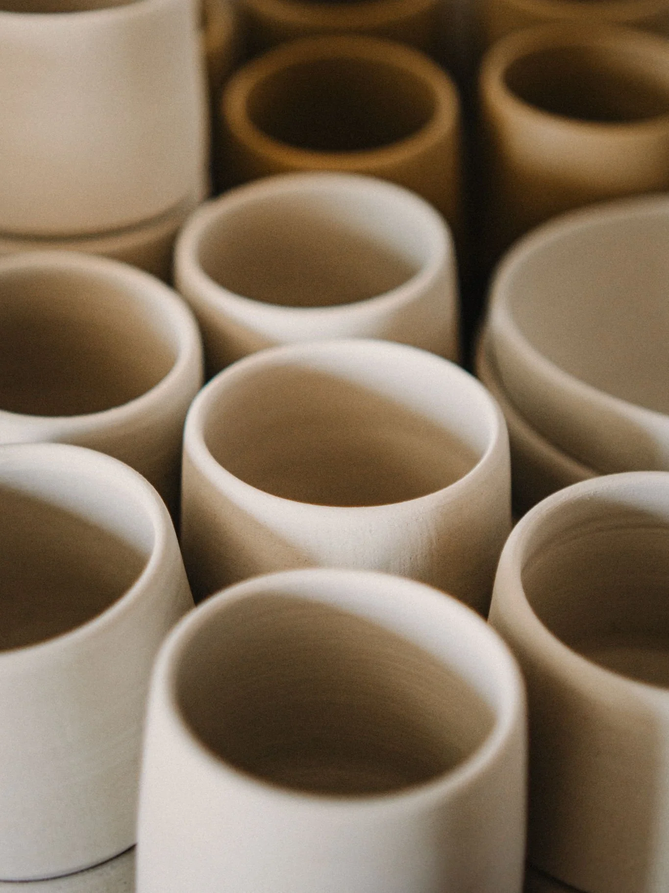 A whole lot of cups... 

#pottery #ceramics #potteryprocess #ceramicartist #handmadeceramics