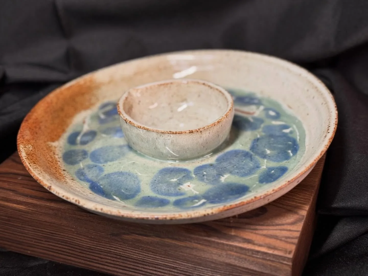 What is better for entertaining than a chip and dip&hellip; ? A chip and dip with the perfect built in rest area for a spoon. 🥰 #pottery #potterylife #potterylove #functionalart