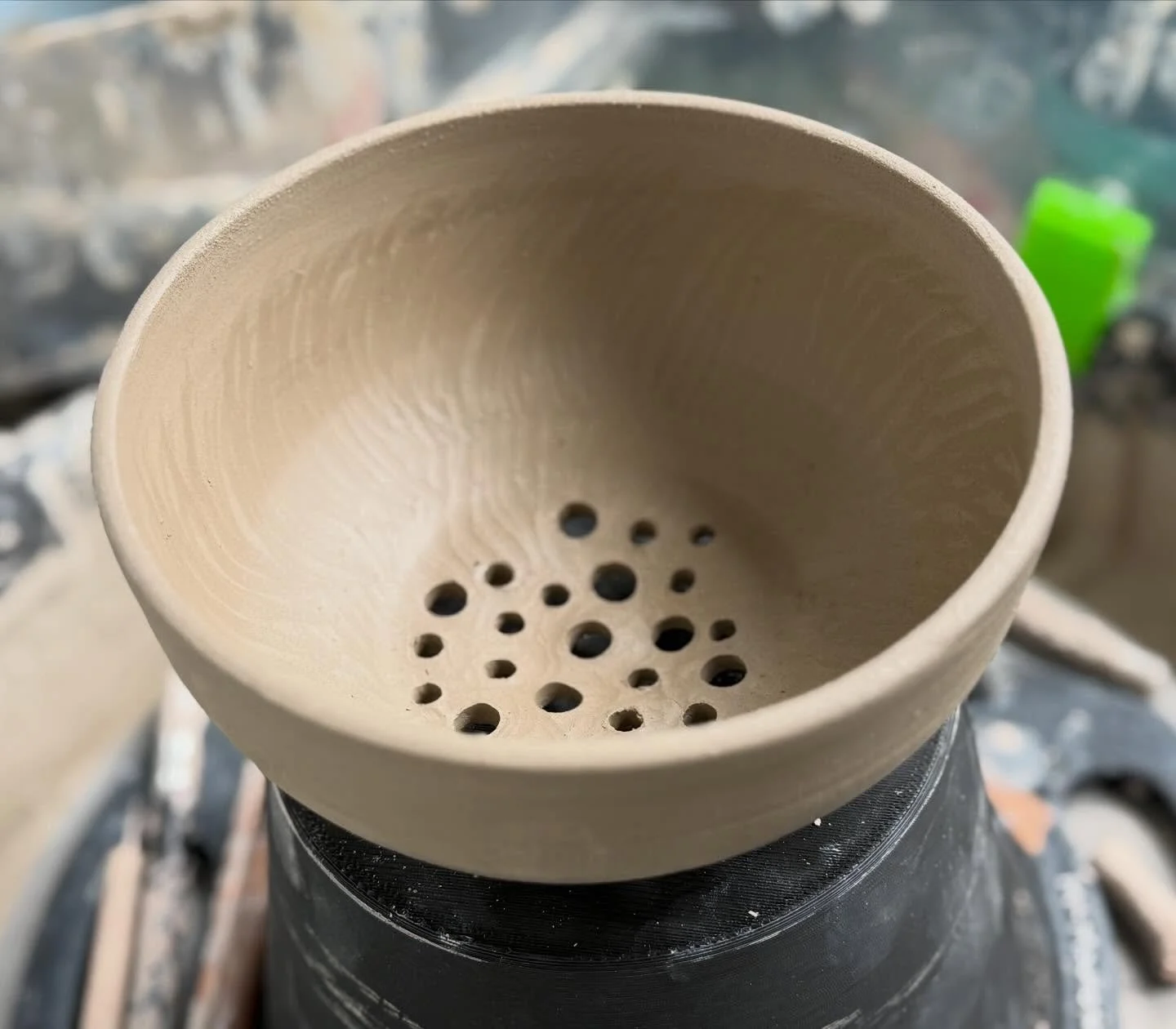 Working on big buddy stilted berry bowls today. I loooooove the occasional asymmetrical component 🍓🫐🍓