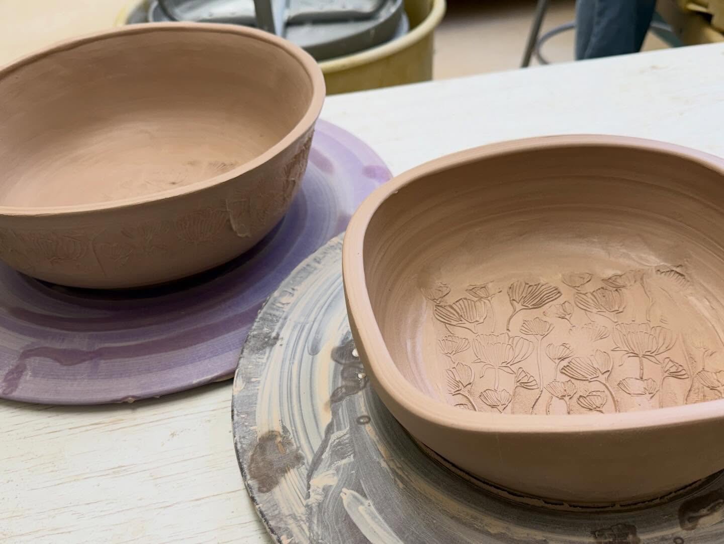 Sometimes the littlest details are the ones that end up making the biggest impact on a finished piece. Soooooo pumped for the incoming DRAMA once I have these pieces painted and glazed. 🔥🤩🔥 #kitchendecor #oneofakind #servingbowl #dogbowl #potteryp