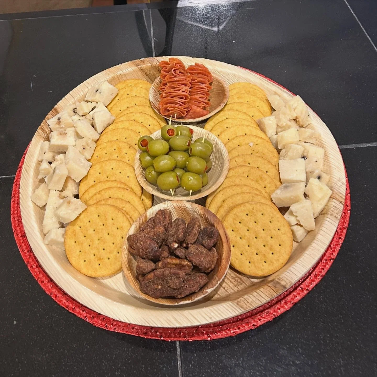 Simple, savory, and ready to snack. Save this for your next get-together!
#cheeseboardinspo #charcuteriespread #grazingideas #partyappetizers #foodflatlay #womenownedbusiness #shopsmall #localfood #hostingmadeeasy #snacktime