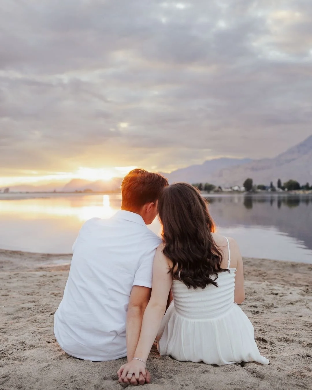 Two people connecting during a guided outdoor date experience in Kamloops as part of the Spark Project