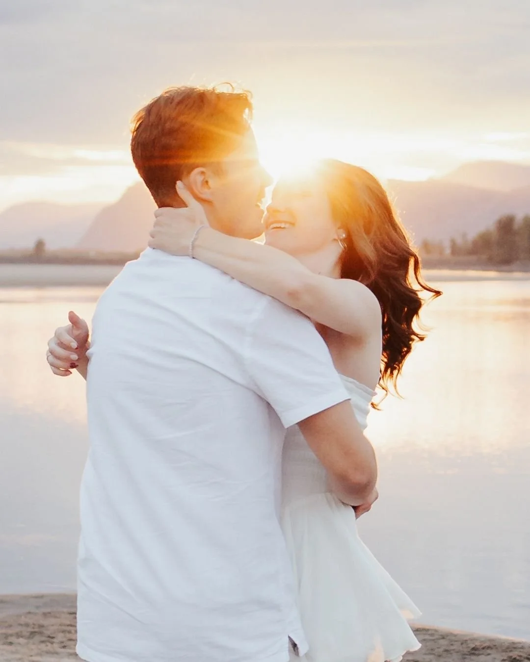 Two people connecting during a guided outdoor date experience in Kamloops as part of the Spark Project