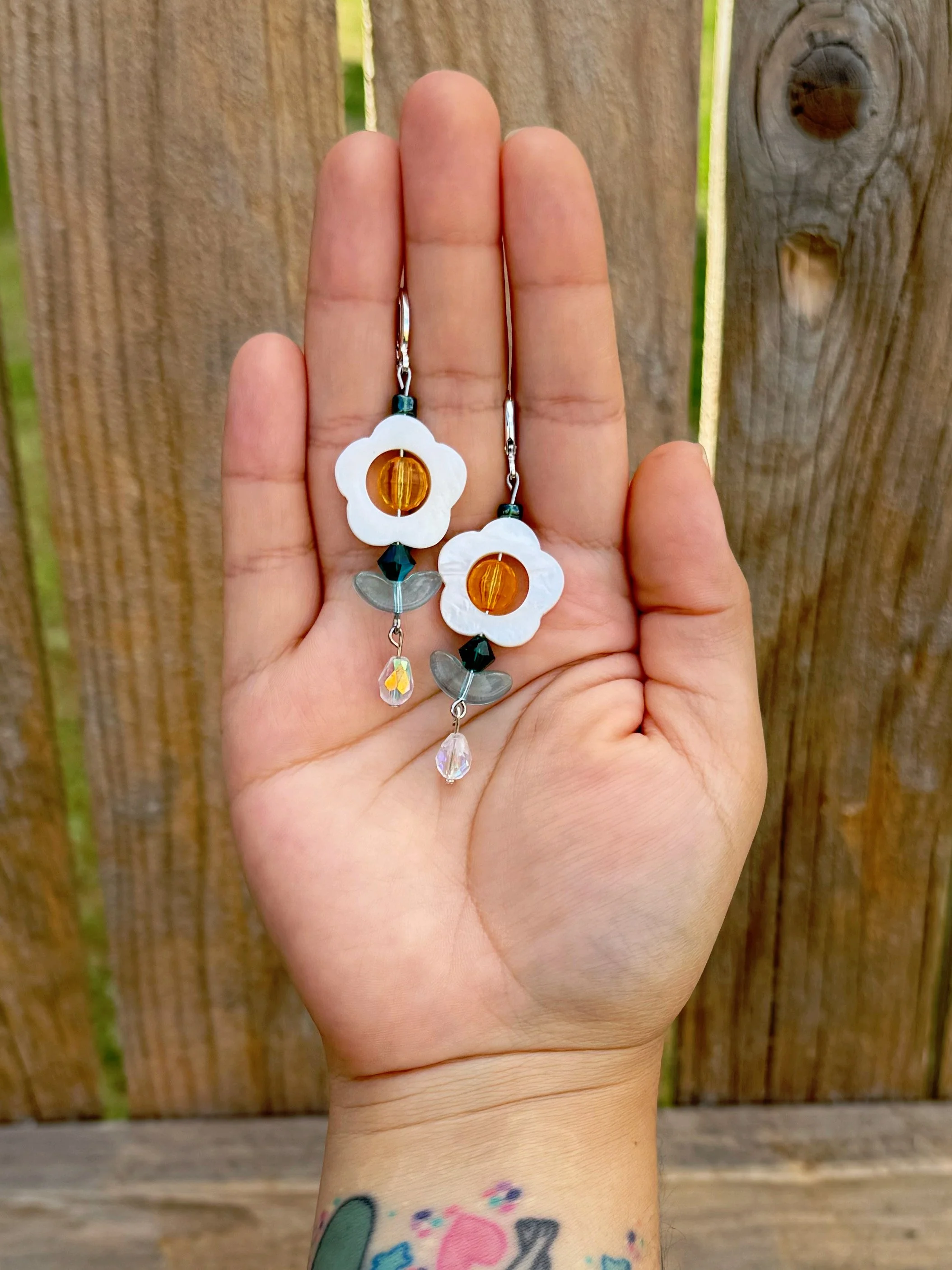 Lazy Daisy Earrings