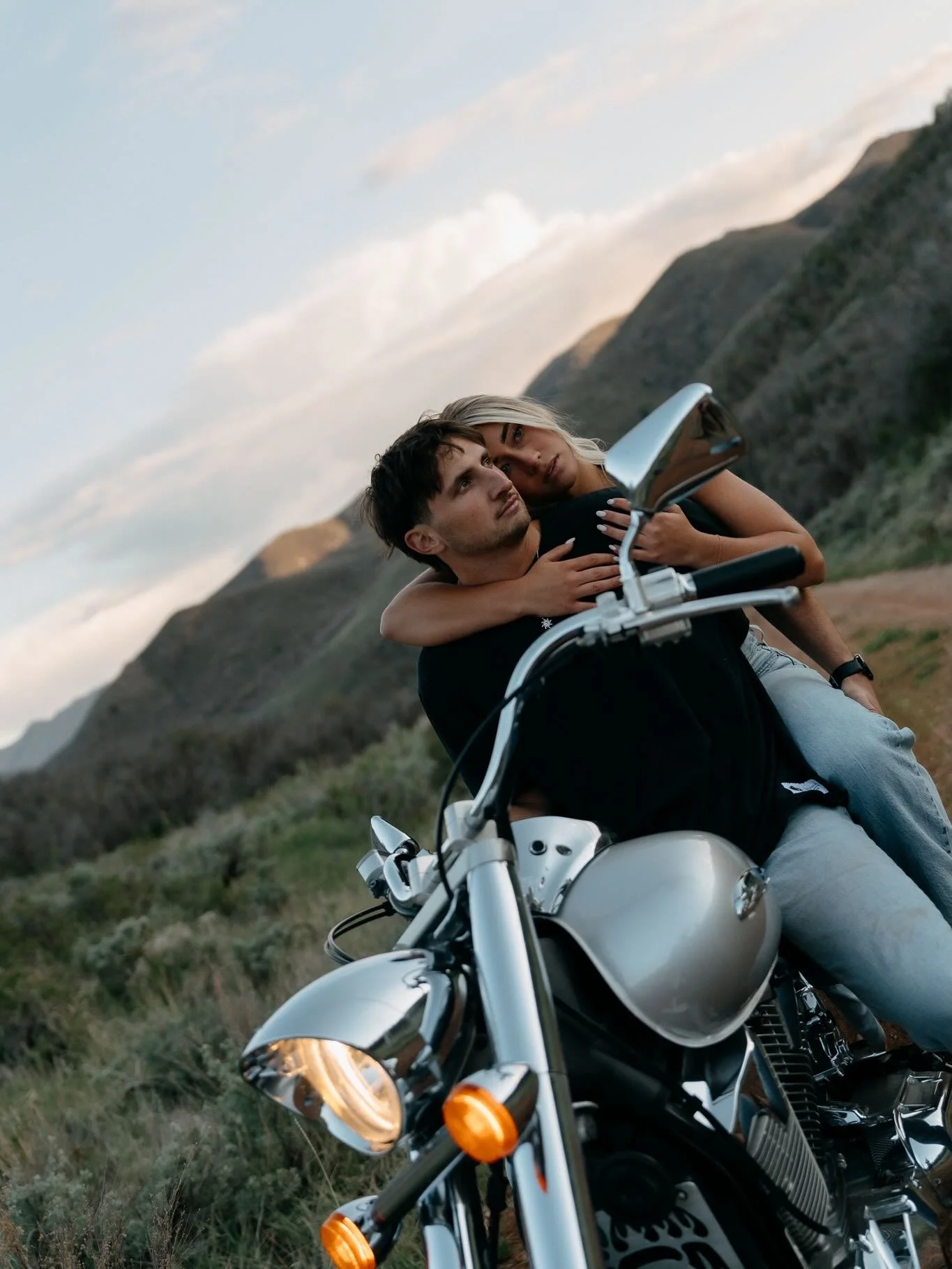 a little spice for your Monday 🔥🏍️

-

Hosts: @apeerphotography @georgiakatephoto
Coordinator: @aspenevents
Motorcycle shoot: @hadley_richins @stetsonlud34
Videographer: @woodfilms
Content creator: @thebridalmedia
Makeup artist: @brinleylarsenmakeu