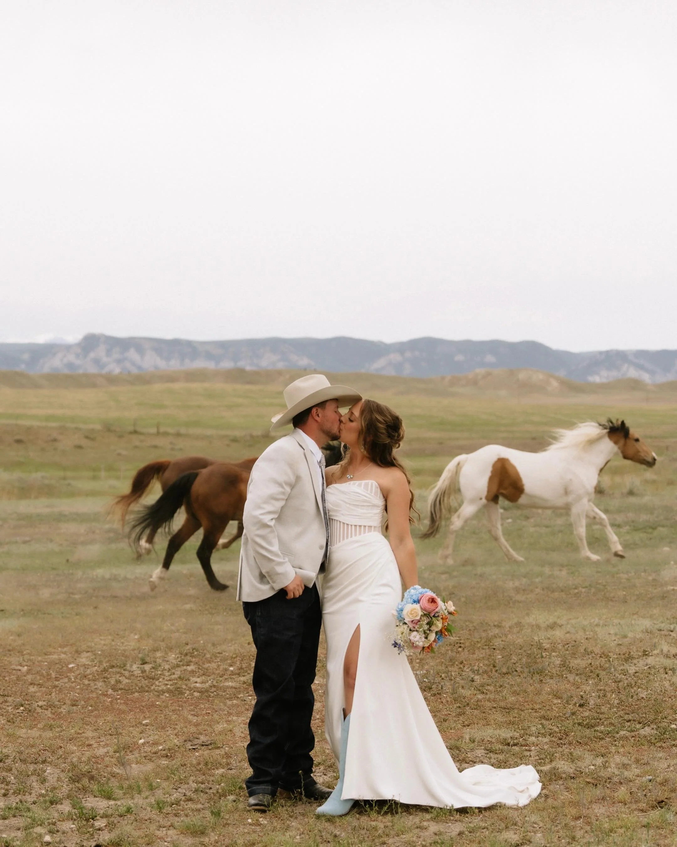 kicked off wedding season with the sweetest couple at the TA Ranch, cheers to Jeremy + Kendra 🤎

photographer: @lumenoak.studio 
second photographer: @ejbphotoco 
venue: @ta.ranch @ta.ranch.weddings 
hair + makeup: @cenzicosmetics 
band: @kalynbeasl
