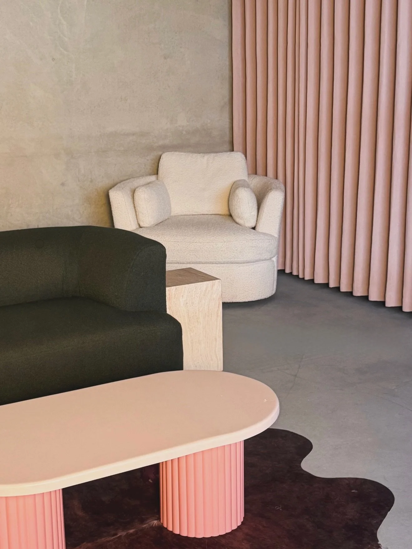 Custom curtains are officially in and we&rsquo;re obsessed!! 🥹