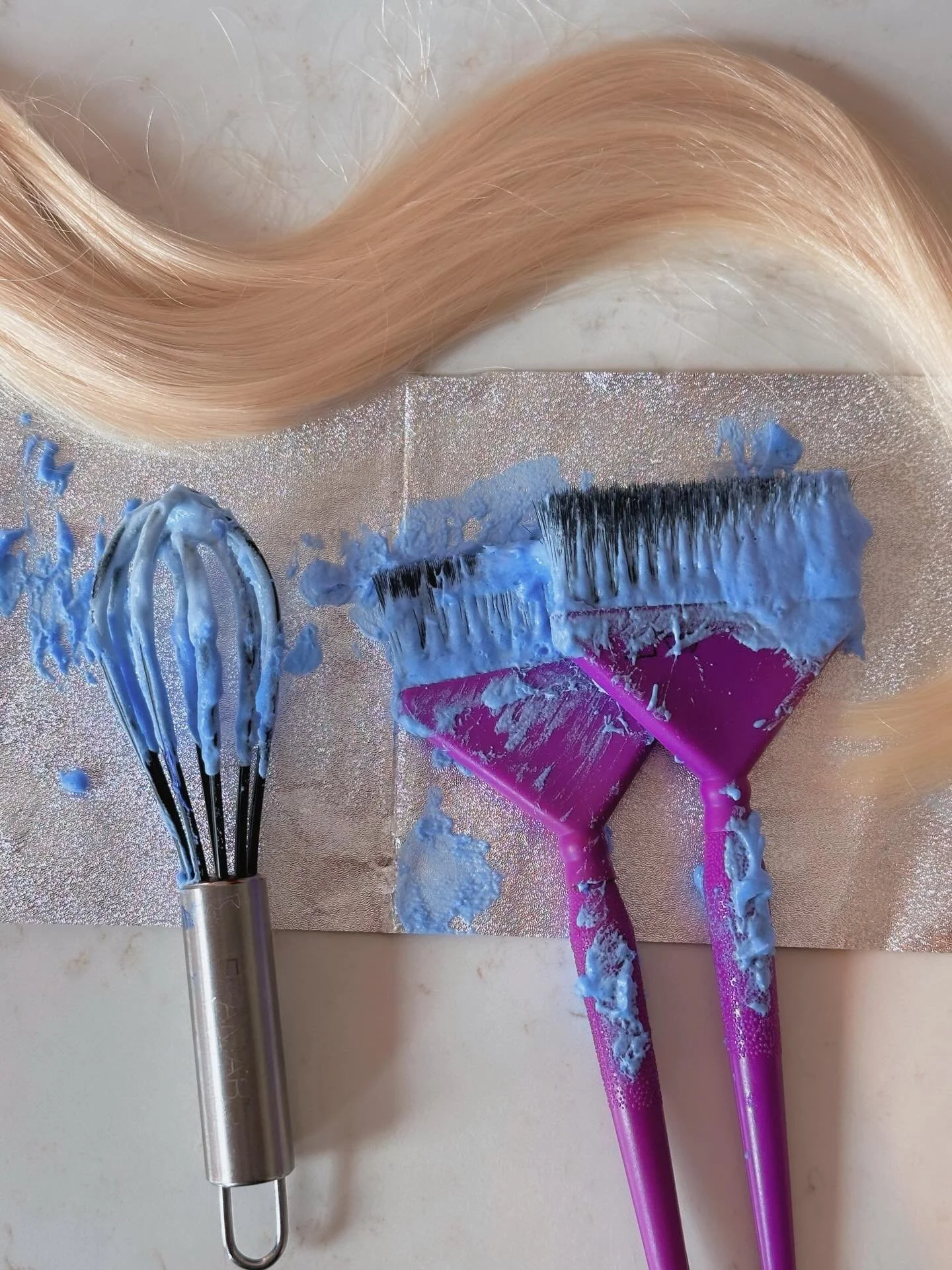 ive been working at @myrnarosesalon for over a year now!! for our one year of openness (not quite doneness) we finally put up a sign out front wahoo!!! here are some of my fav moments from the past few days 🙇🏻&zwj;♀️🙇🏻&zwj;♀️🙇🏻&zwj;♀️🙇🏻&zwj;♀