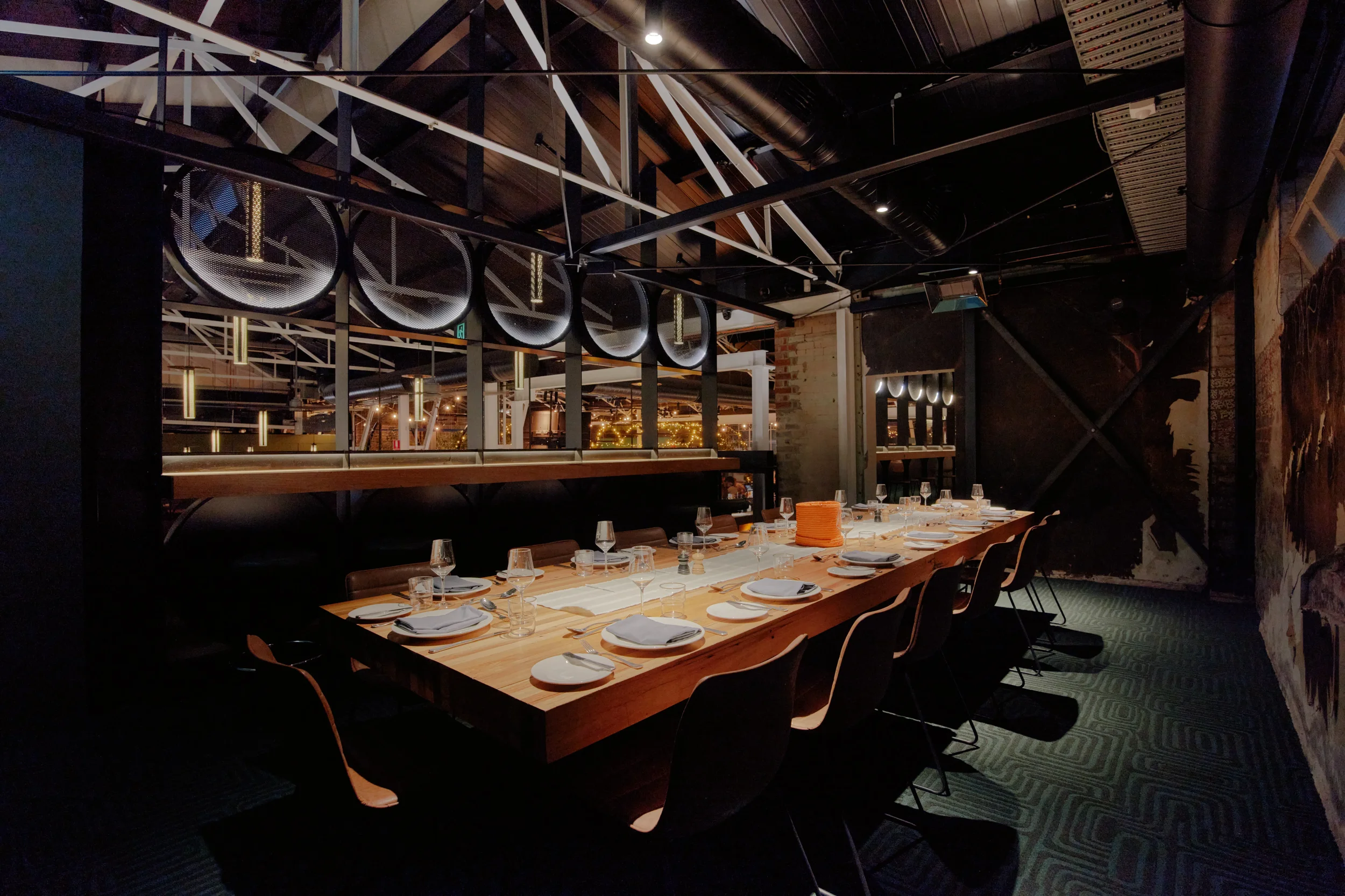 Huzzah Bar and Eatery 1638.webp