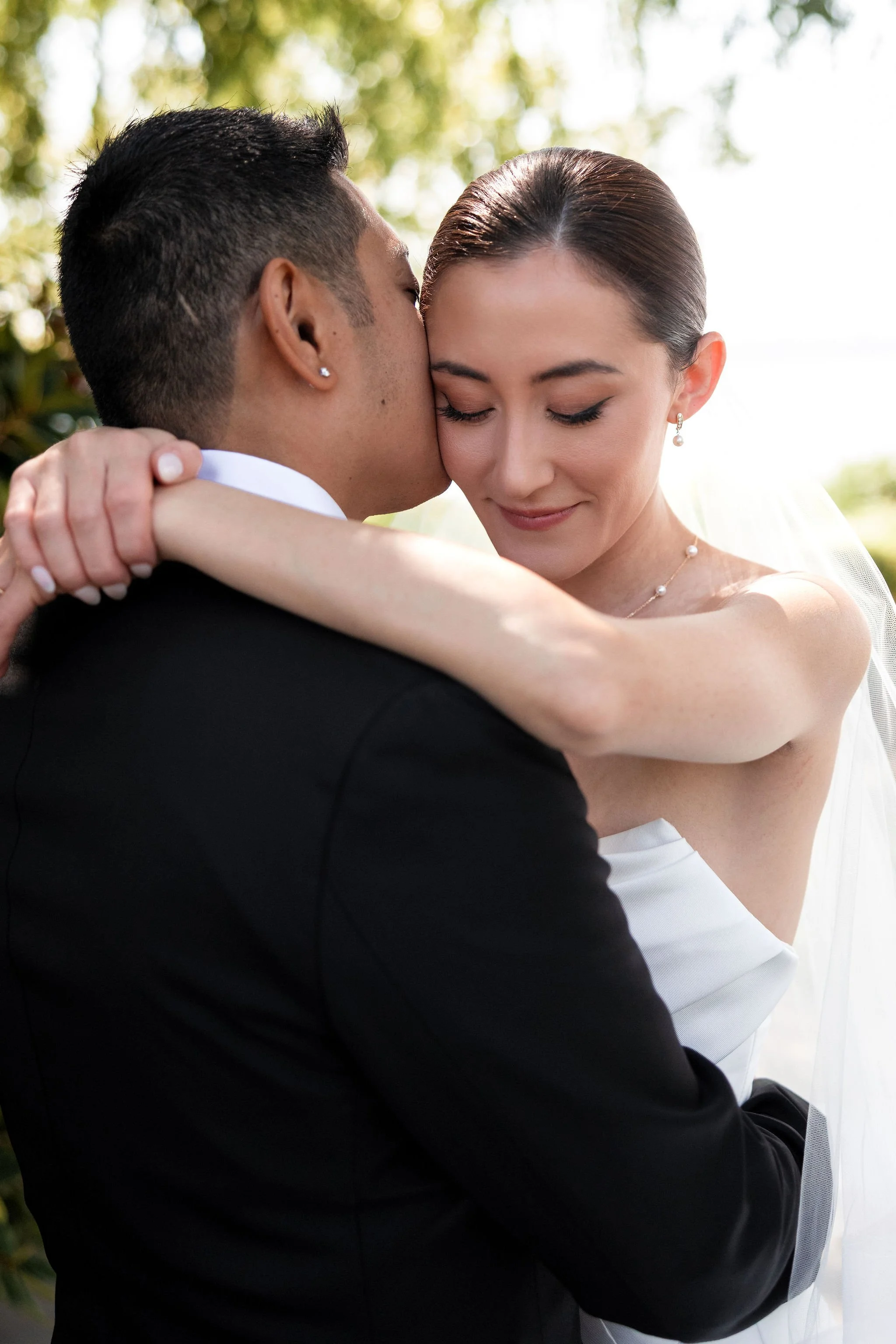 Wedding at Woodmark Hotel in Kirkland. Makeup by Stace, hair by Rita Bridal Beauty Agency
Planner Jade Tabares
Photographer Bear Beau Photography