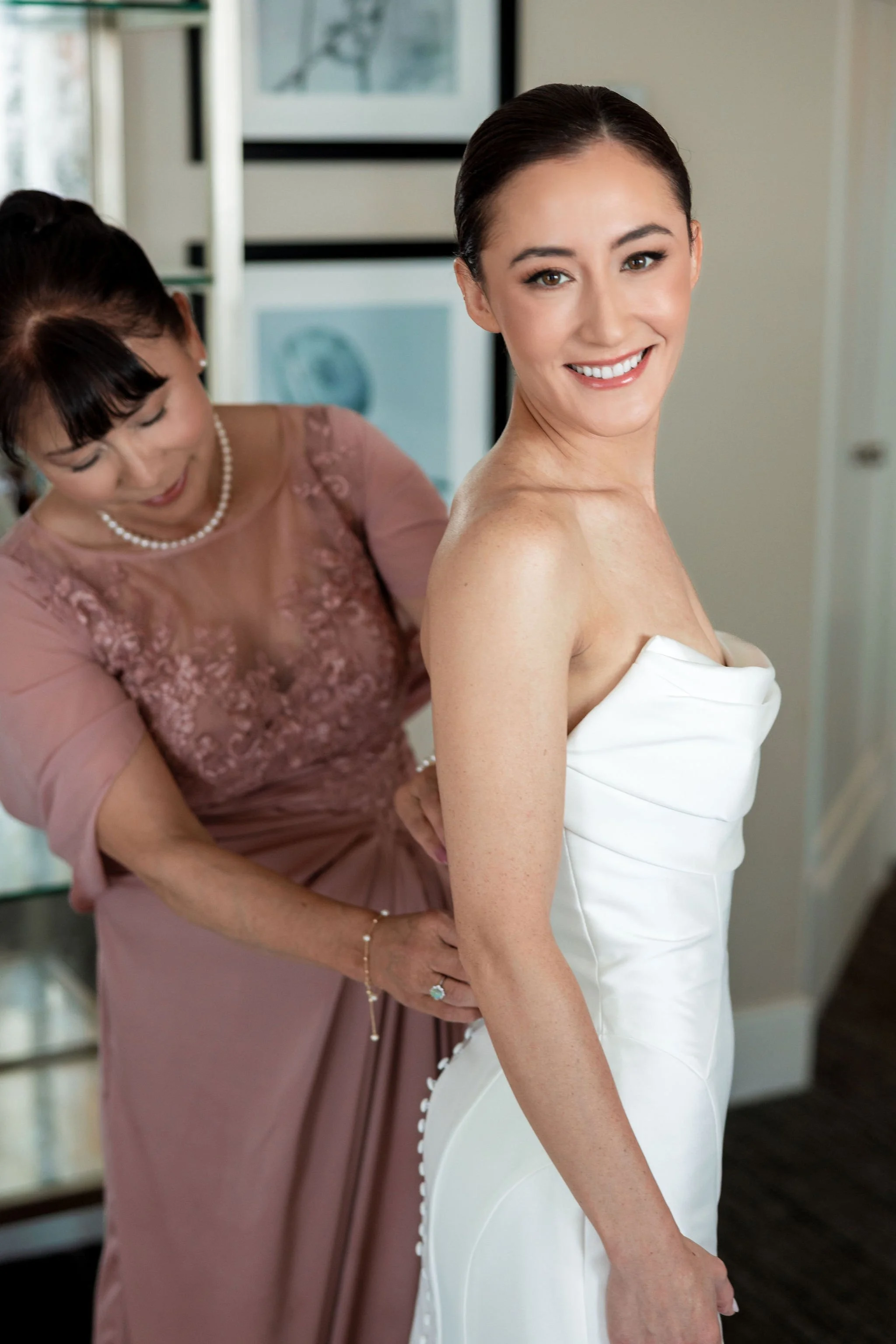 Wedding at Woodmark Hotel in Kirkland. Makeup by Stace, hair by Rita Bridal Beauty Agency
Planner Jade Tabares
Photographer Bear Beau Photography