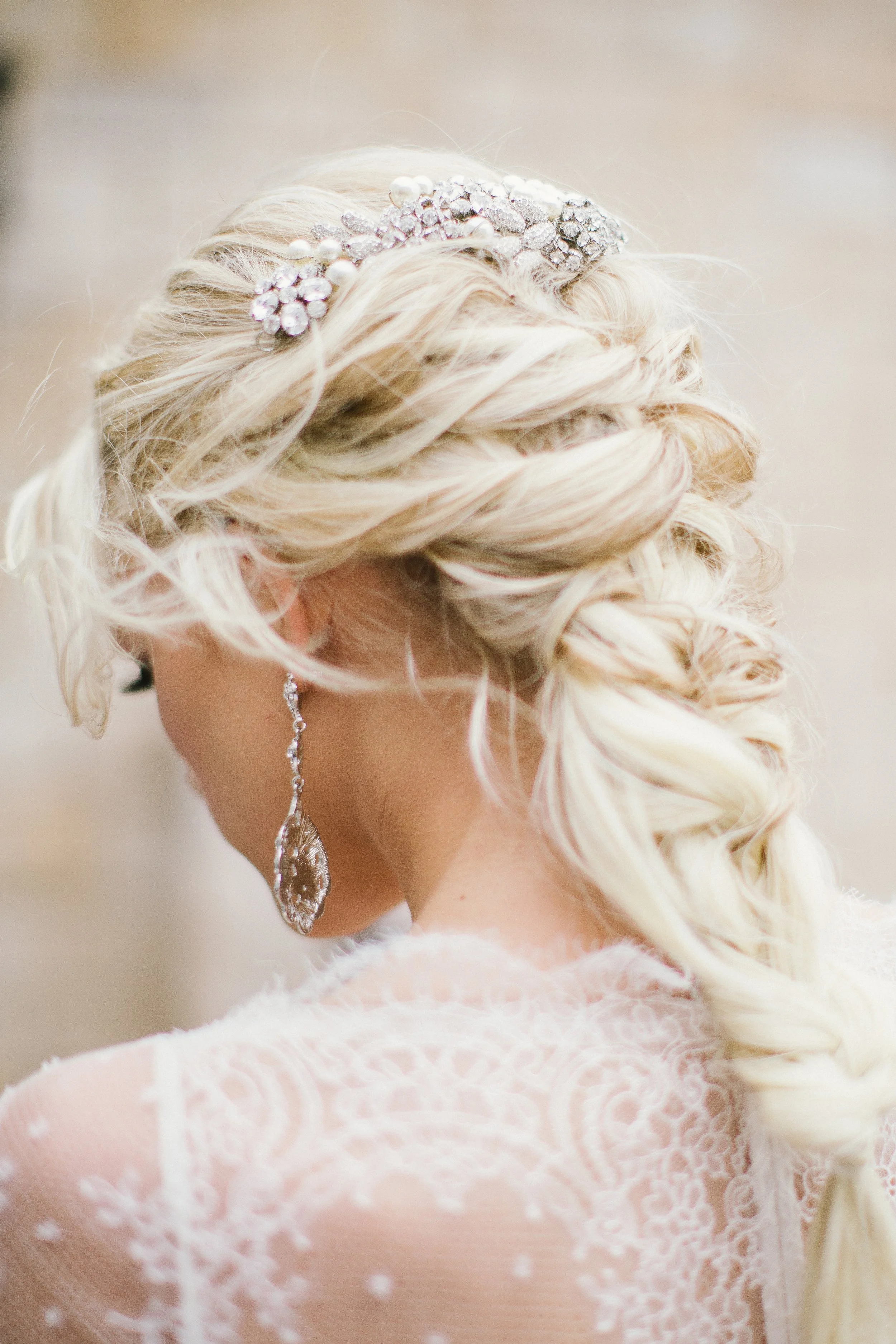 Close-up of a blonde woman's hair styled in loose curls with a sparkly headband and dangling earrings, wearing pink lace lingerie.
Katya makeup
Meghann hair
Planner Simply by Tamara Nicole
New Castle Golf Club