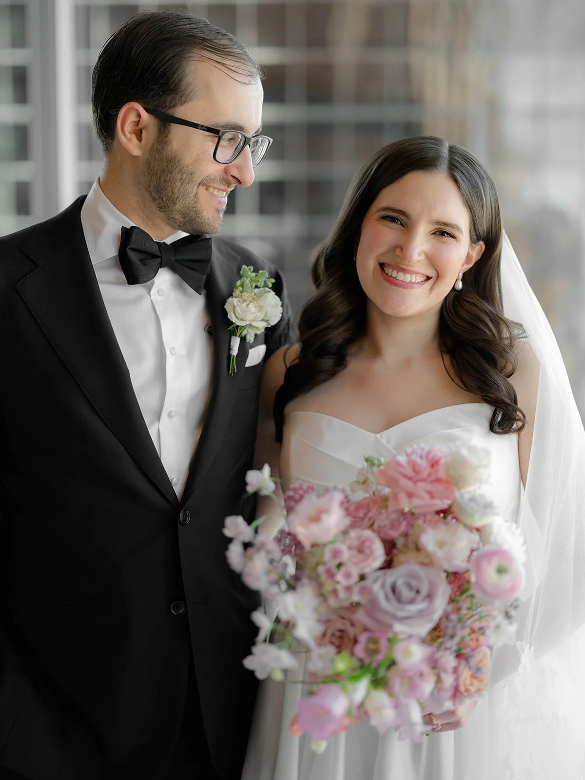 Lotte Hotel Seattle, Bride Lindsey. Makeup by Katya, hair by Meghann. Wedding photographer Tetiana Photography.