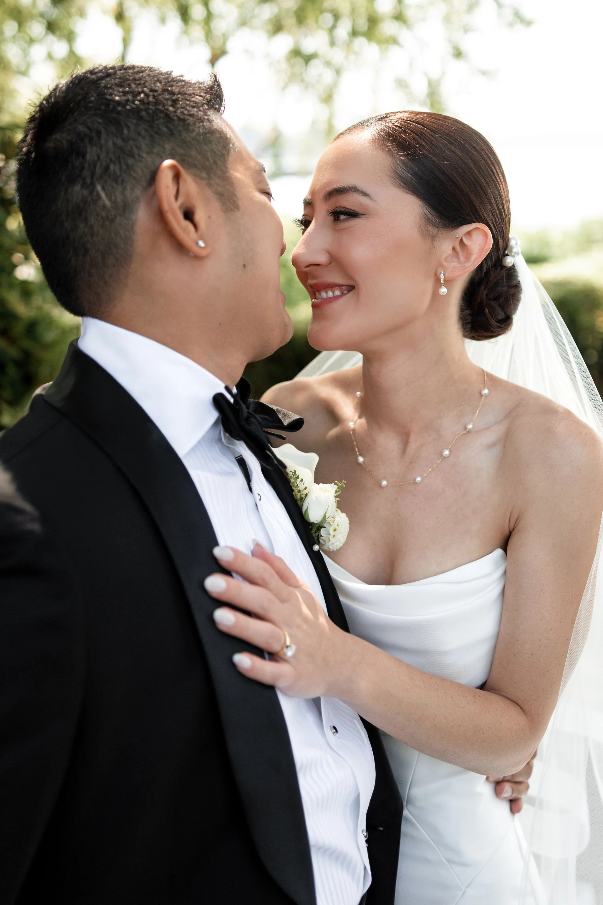 Wedding at Woodmark Hotel in Kirkland. Makeup by Stace, hair by Rita Bridal Beauty Agency
Planner Jade Tabares
Photographer Bear Beau Photography