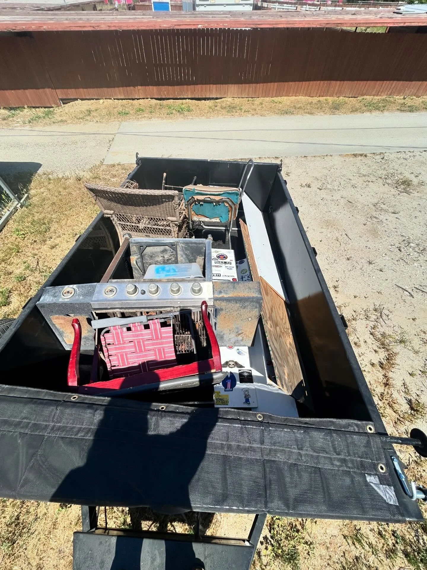Light load, heavy hustle 💪
Another cleanout knocked out &mdash; we haul it so you don&rsquo;t have to.

DM me for junk removal, demo, or property cleanups 📲

#Hauling #JunkRemoval #CleanupCrew #SoCal
