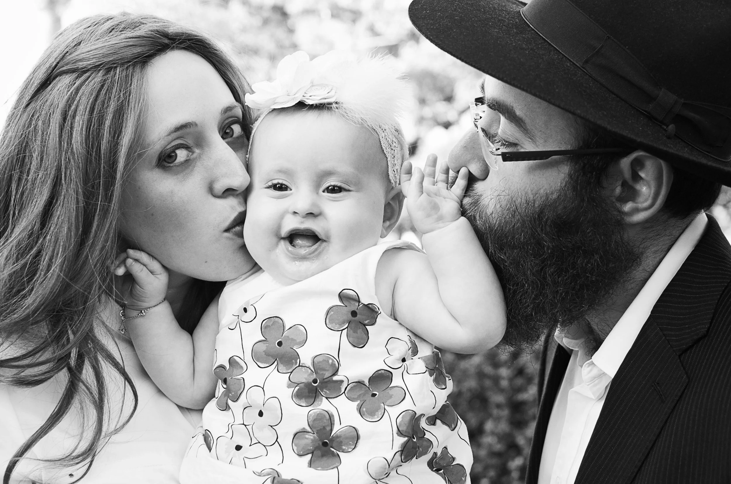 babykissbw.jpg
