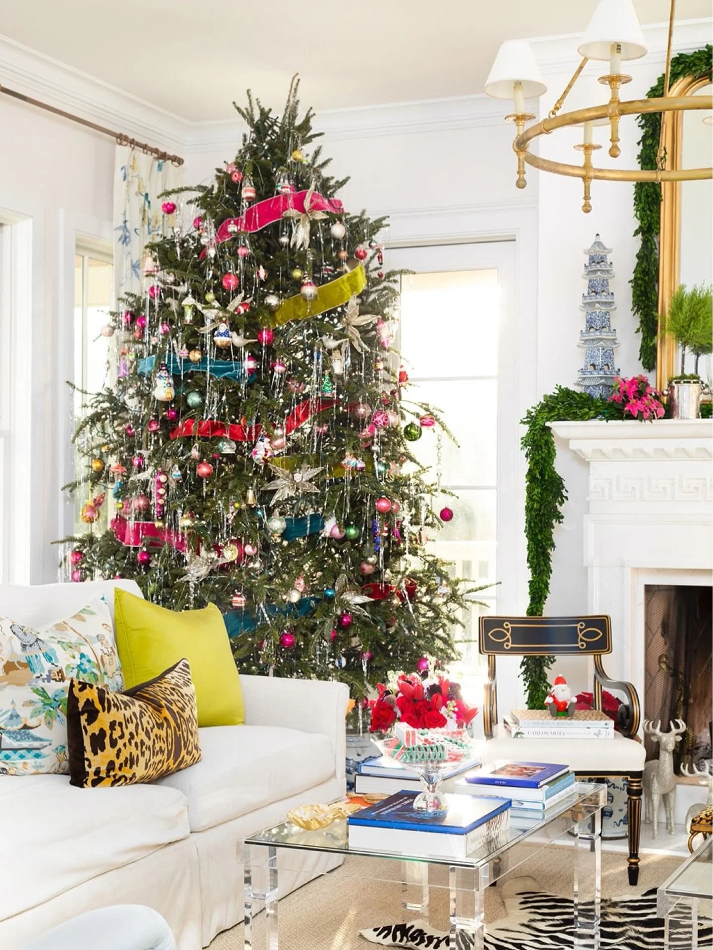 holiday happenings 🎄🩷 

📷 via @gracefrederickdesign