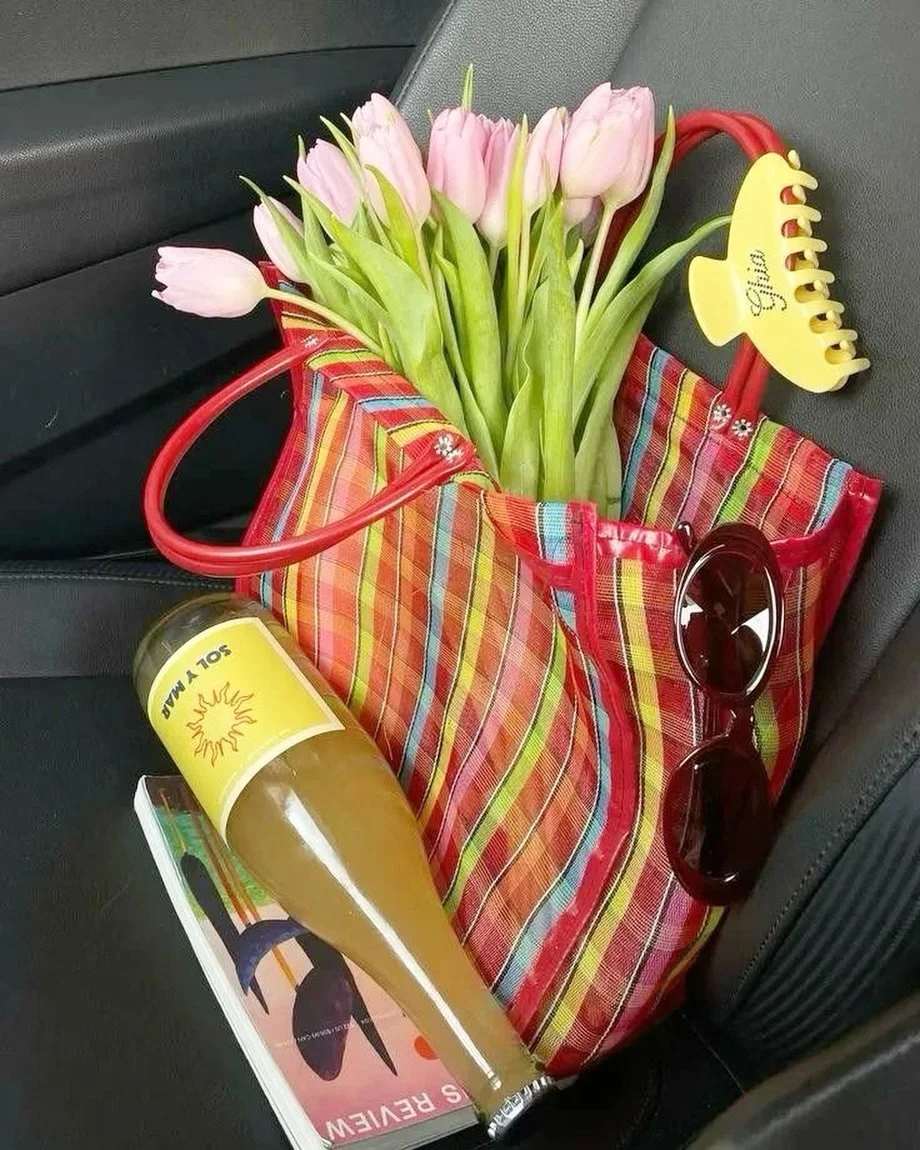 spring is sprangin!!! 🩷🌷🕶️📖