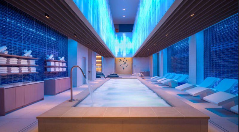 Two Fatigued L.A. Moms Live It up Large at the Lavish Fontainebleau Vegas