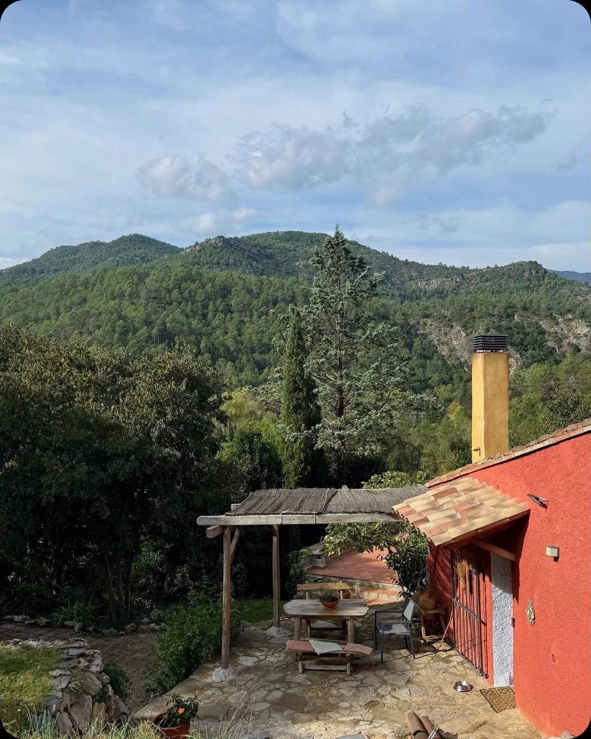 Casa rural en Girona rodeada de montañas