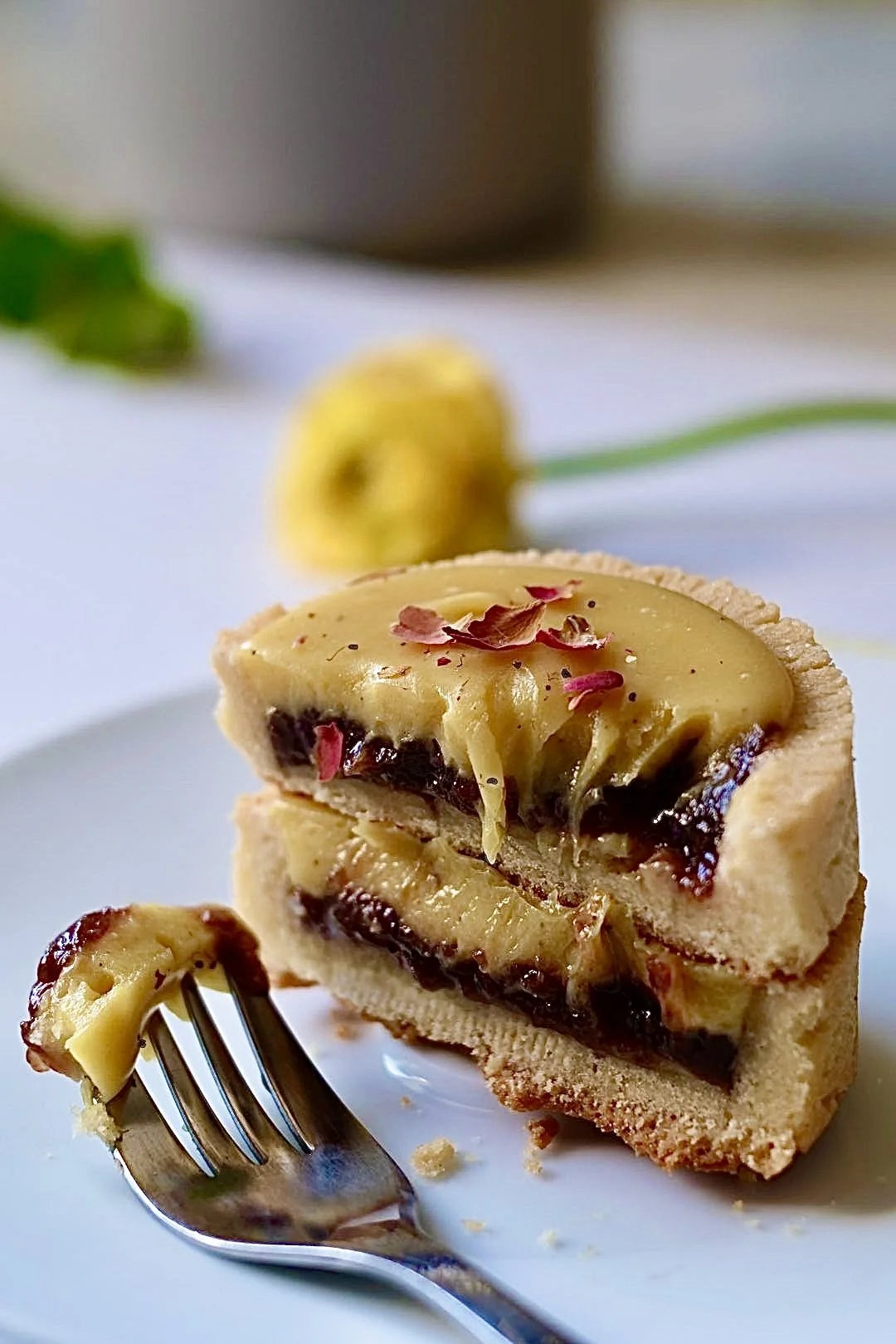 "Easter" White Chocolate Passionfruit Ganache Tart with Berries Marmalade - 4 Tarts Box