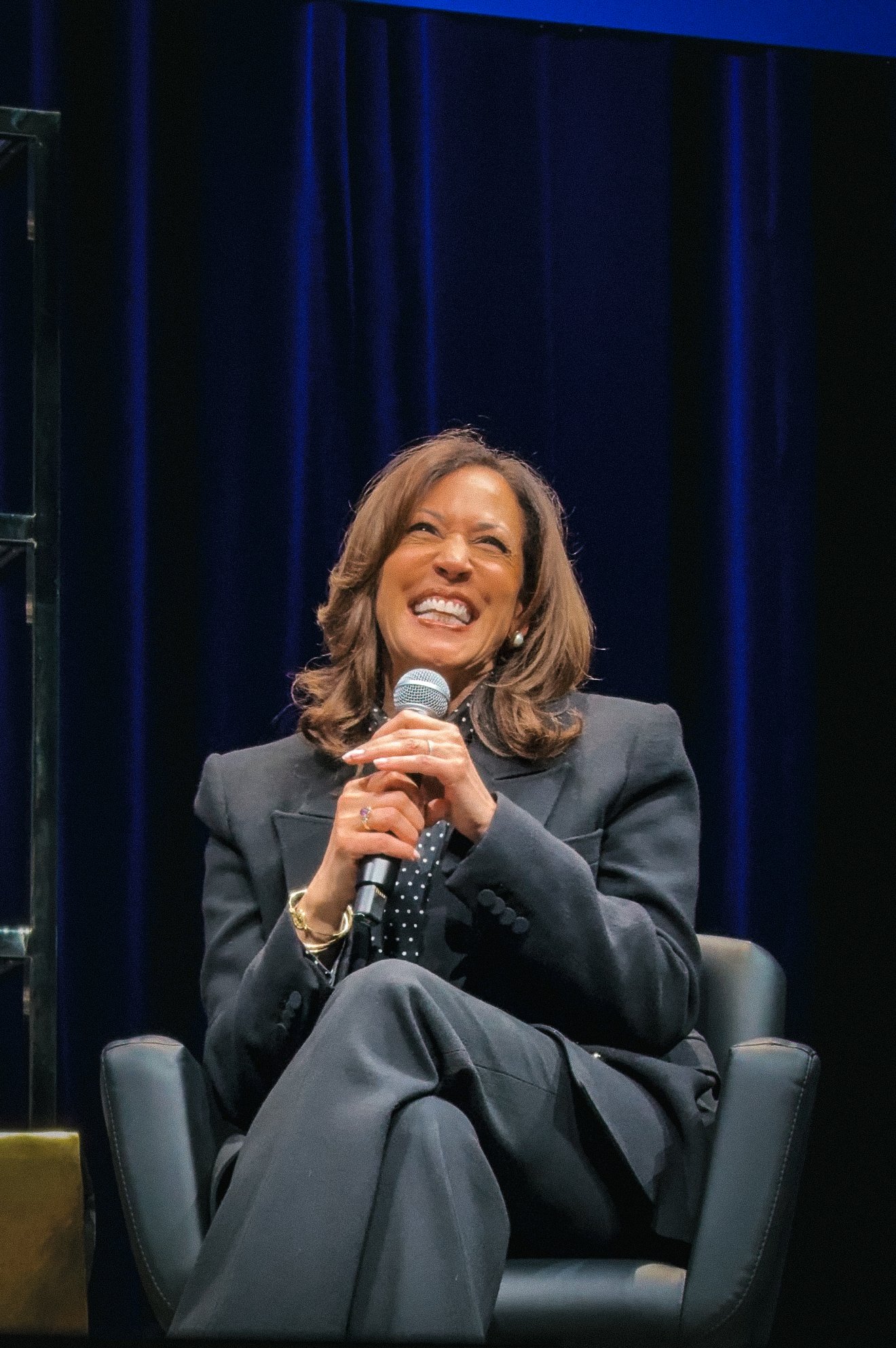 October 5, 2025 — San Francisco, CA. 
Vice President Kamala Harris speaks during a live conversation on the 107 Days book tour, moderated by D.L. Hughley.