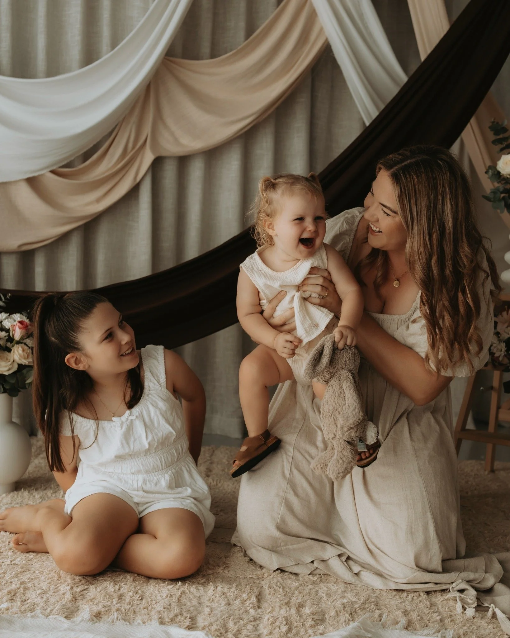 Motherhood Mini Sessions 🤍

For the cuddles, the chaos, and the quiet moments in between.
✨ This is the studio version. Limited release of outdoor golden hour sessions to come.

📅 11th &amp; 18th April
⏳ 20 minute mini session
📷 10 beautifully edi