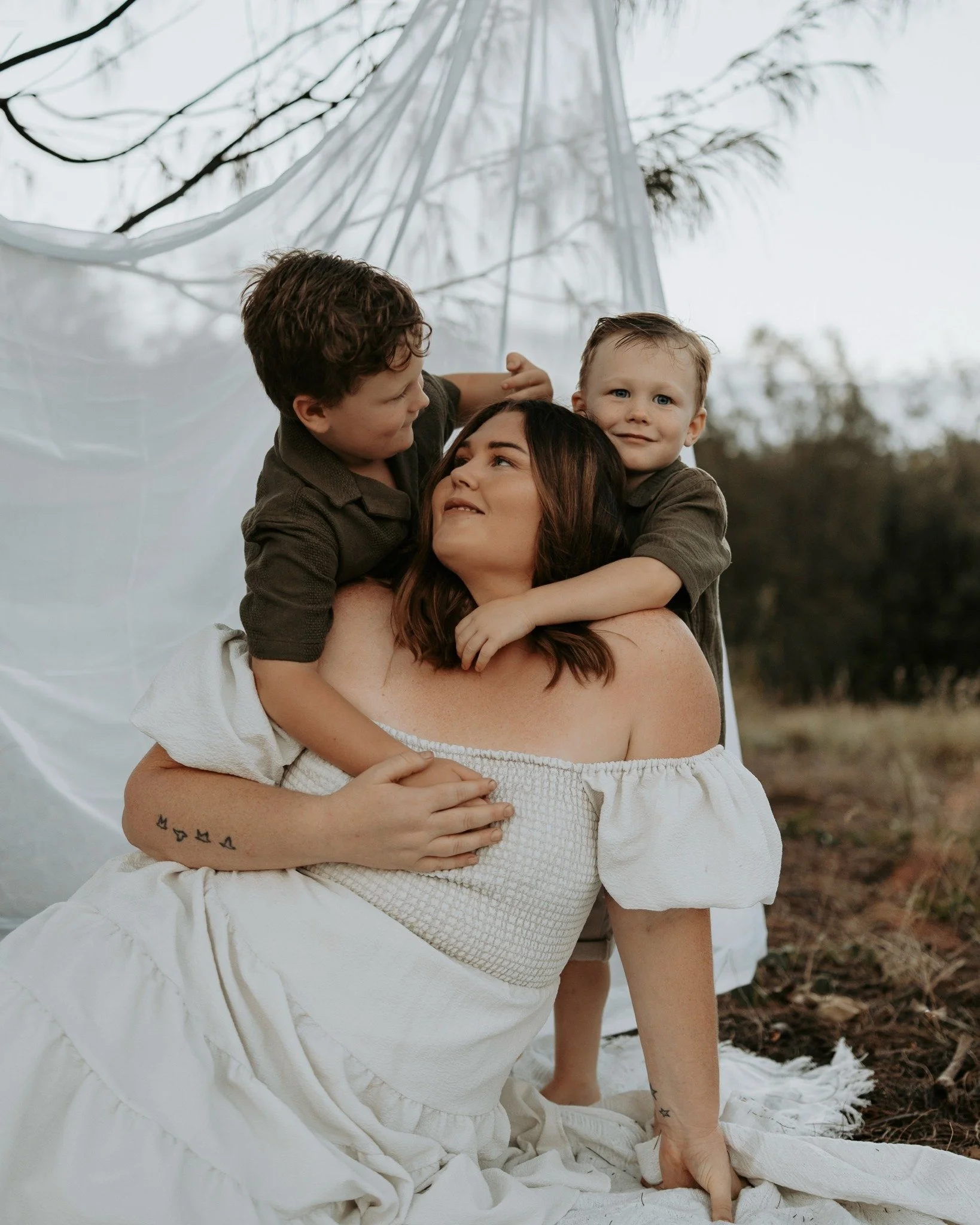 LAUNCHING: Motherhood Minis - Sunset Edition 
20 Minute Mini Session | 10 Images | Option to upgrade gallery | $200 
Booking: https://book.usesession.com/s/Vz65sNQh5F