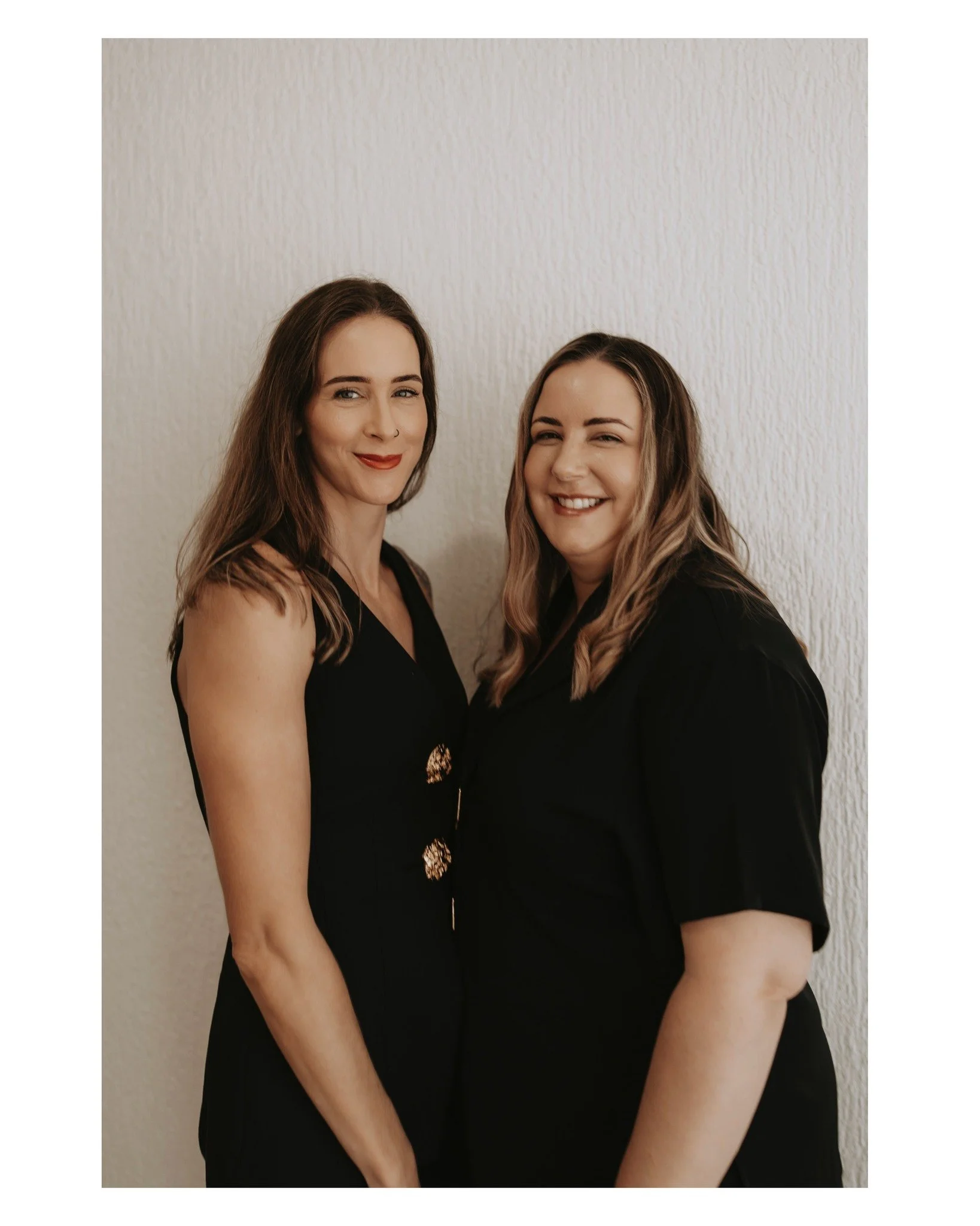 @masonskinmackay  recent business branding session. Obsessed with these two &amp; the amazing business they're building! Cannot recommend these ladies enough - for all your Skin &amp; Aesthetics, go check them out! 

Little side note on the business 