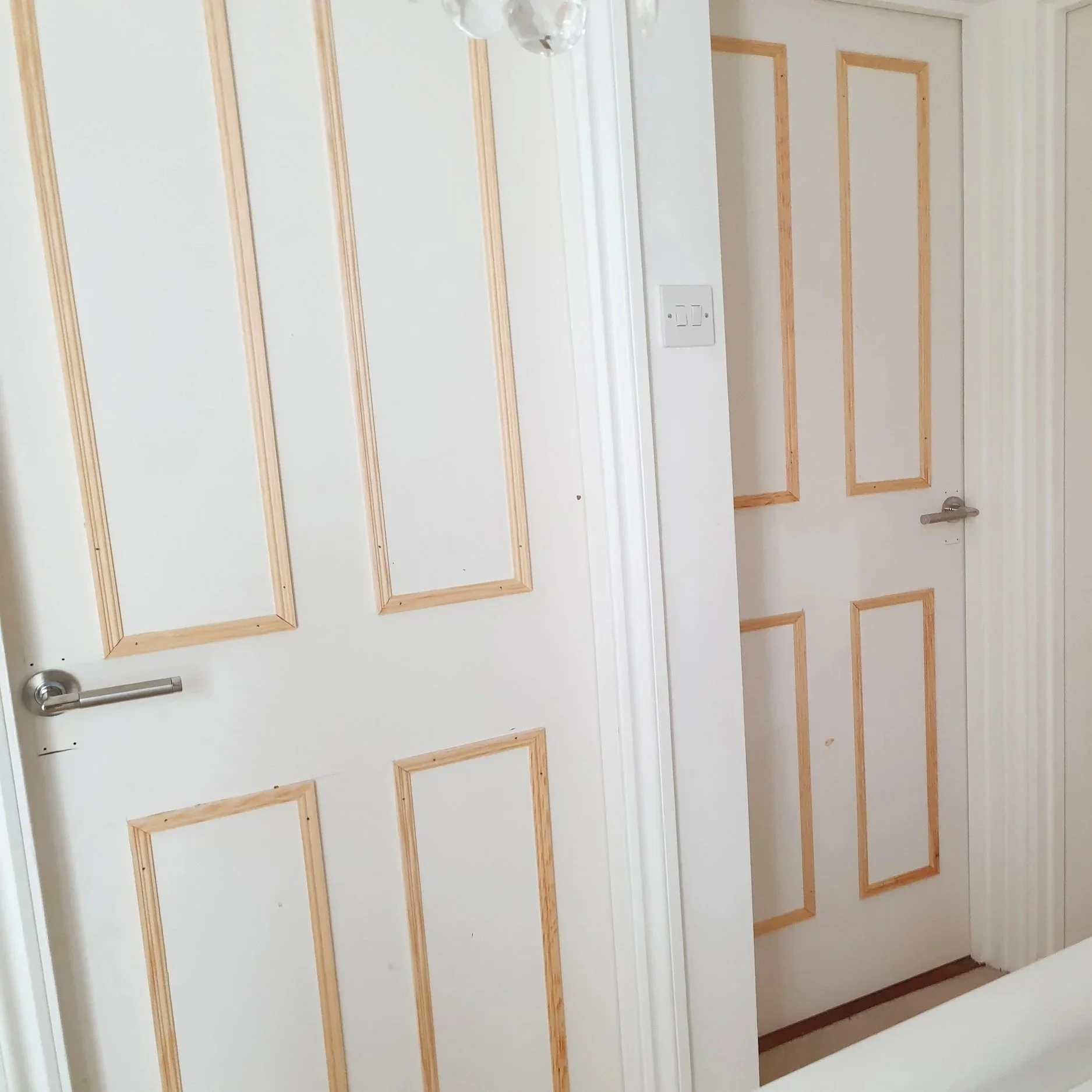 Doors with architrave