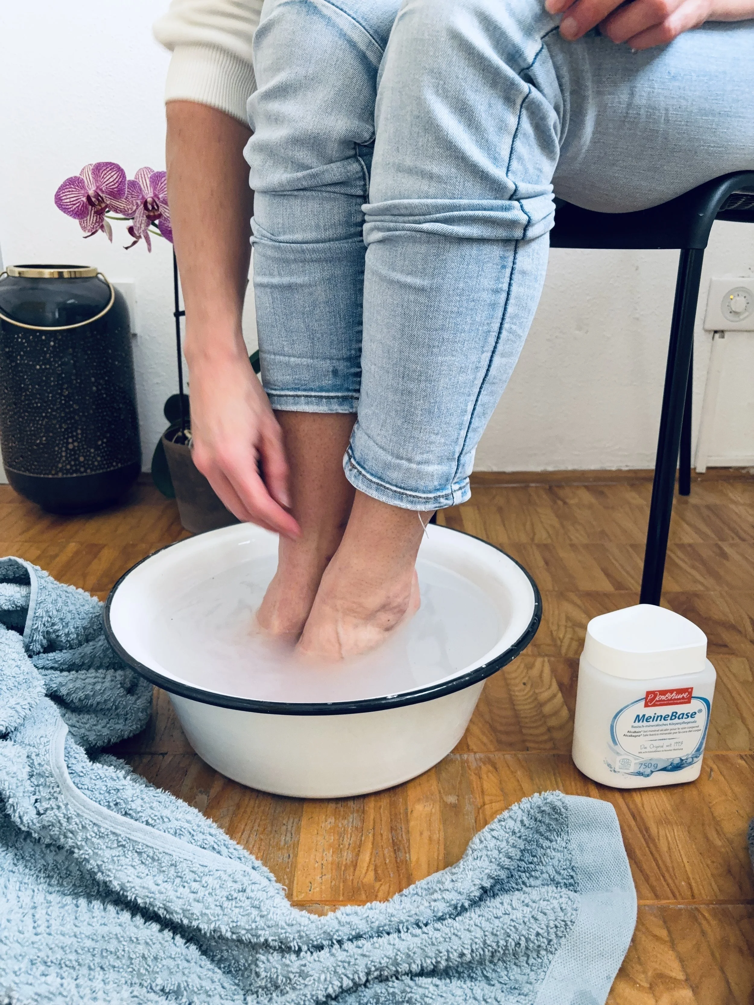 Fußbad-Foto, Basisch baden, Jentschura Meine Base, STAY SALTY