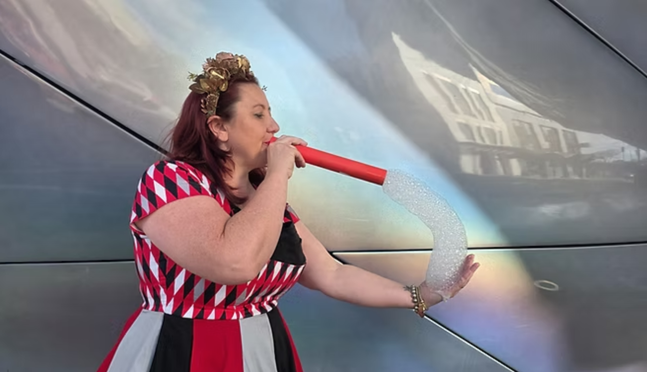 Tuesday 13 Oct  |  3.00pm Bubble Show
