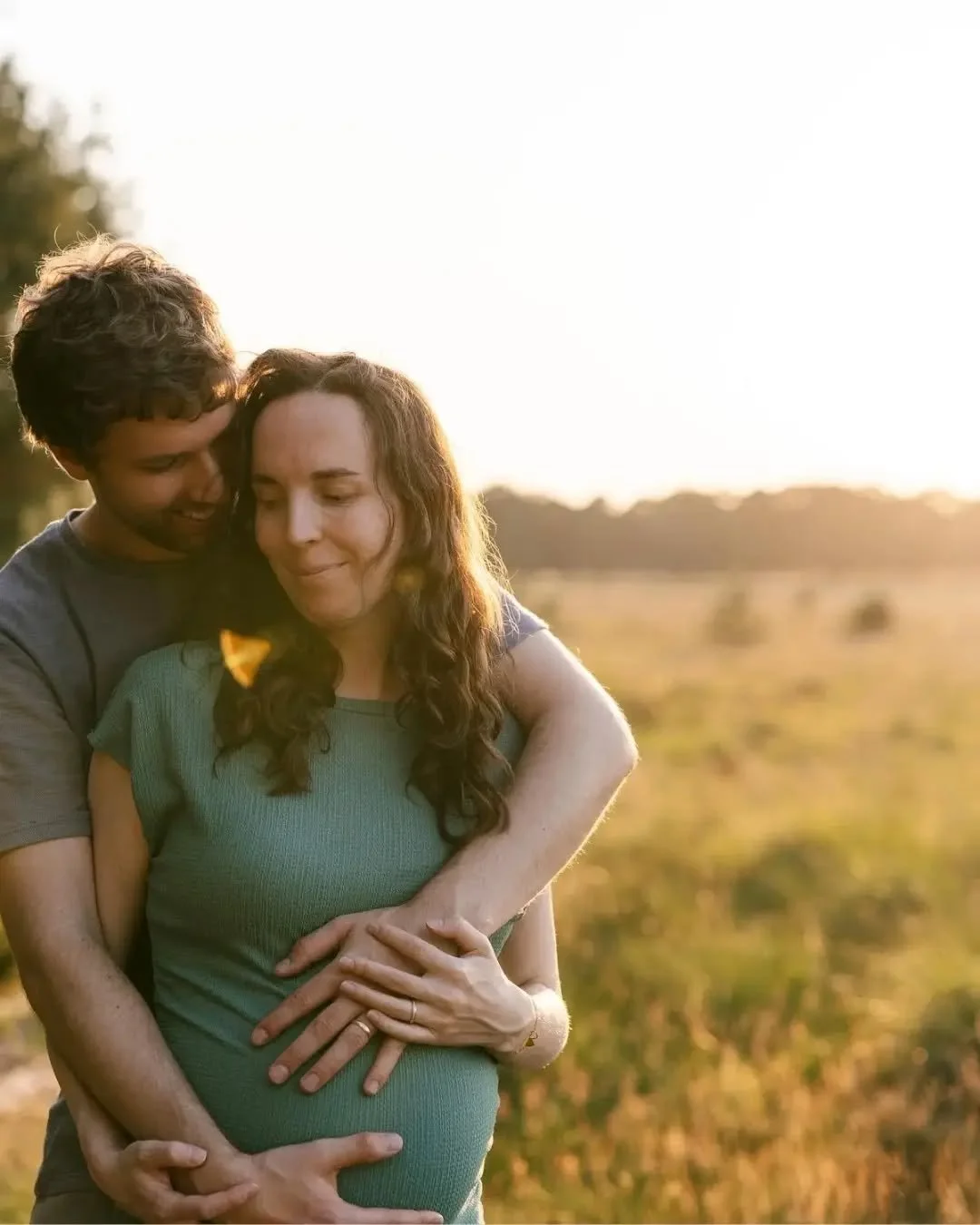 In mei 2025 heb ik de bruiloft van Nadia en Sjoerd vastgelegd. Een jaar later kreeg ik een super lief kaartje in de brievenbus met de aankondiging van hun gezinsuitbreiding en of ik ook dit hoofdstuk voor hen vast wou leggen. Een grotere eer is er ei