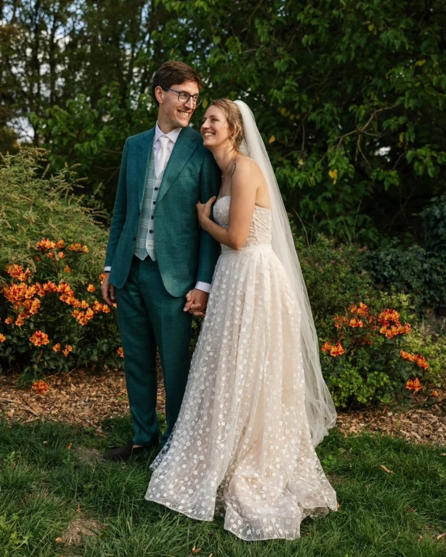 Wat houd ik van de maand september! Voor foto&rsquo;s is het absoluut mijn favoriete maand. En als je dan ook nog op zo&rsquo;n prachtige locatie mag fotograferen&hellip; 
De bruiloft van Aleta en Joeri was zo&rsquo;n leuke dag! Vol muziek, leuke act