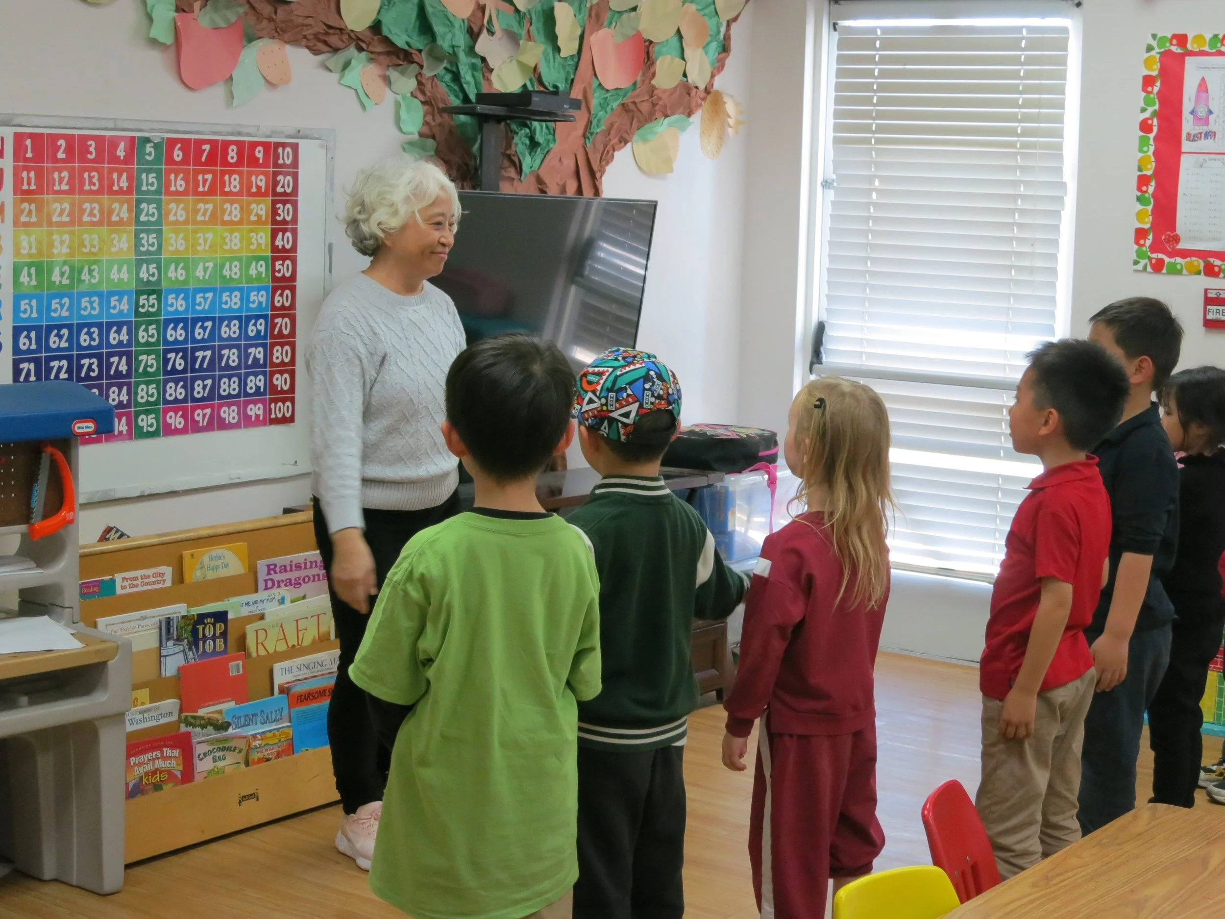 Children learning Chinese in our Walnut, CA preschool classroom.