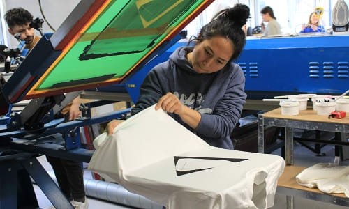 beginner-t-shirt-screen-printing-workshop-1532689540.jpg