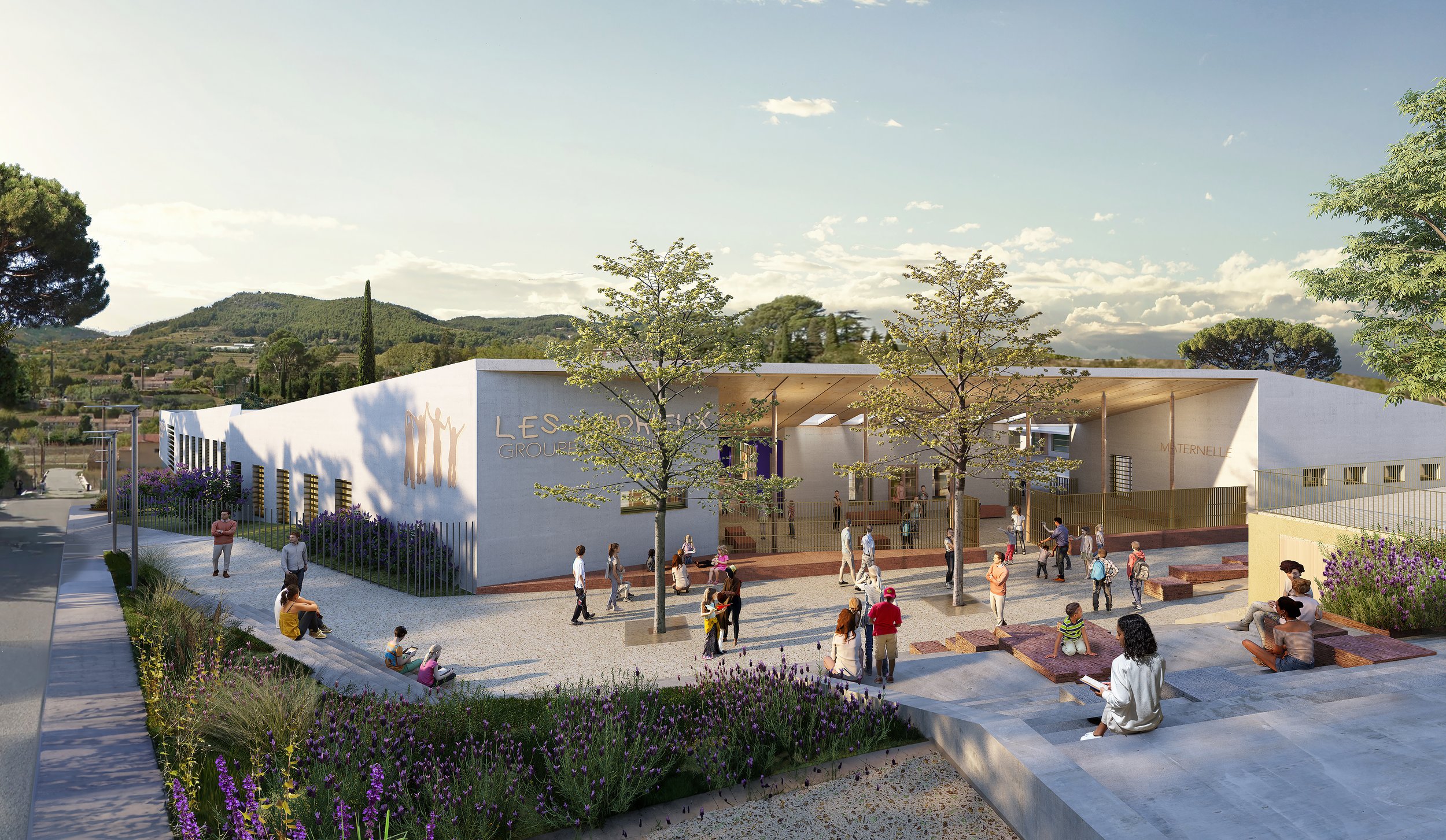 Vue d'une école maternelle moderne avec des enfants et adultes dehors, arbres, fleurs, espace de jeu en plein air, bâtiment blanc avec inscription "Les Beaux" et "Maternelle".
