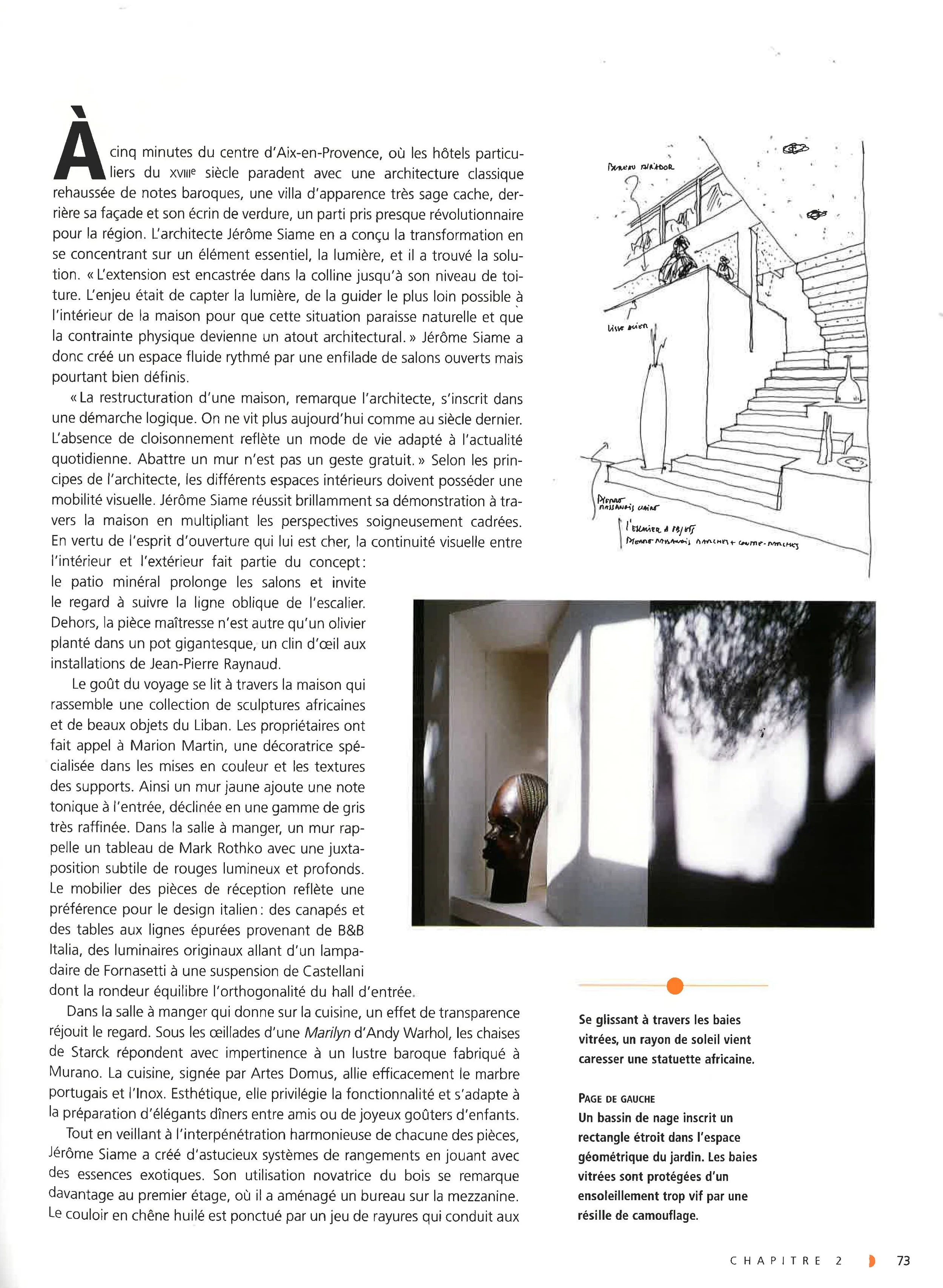Une page de magazine avec un texte en français, un dessin esquissé d'un escalier avec une légende, une photographie d'une sculpture dans un espace intérieur, et des légendes en dessous de la photo.
