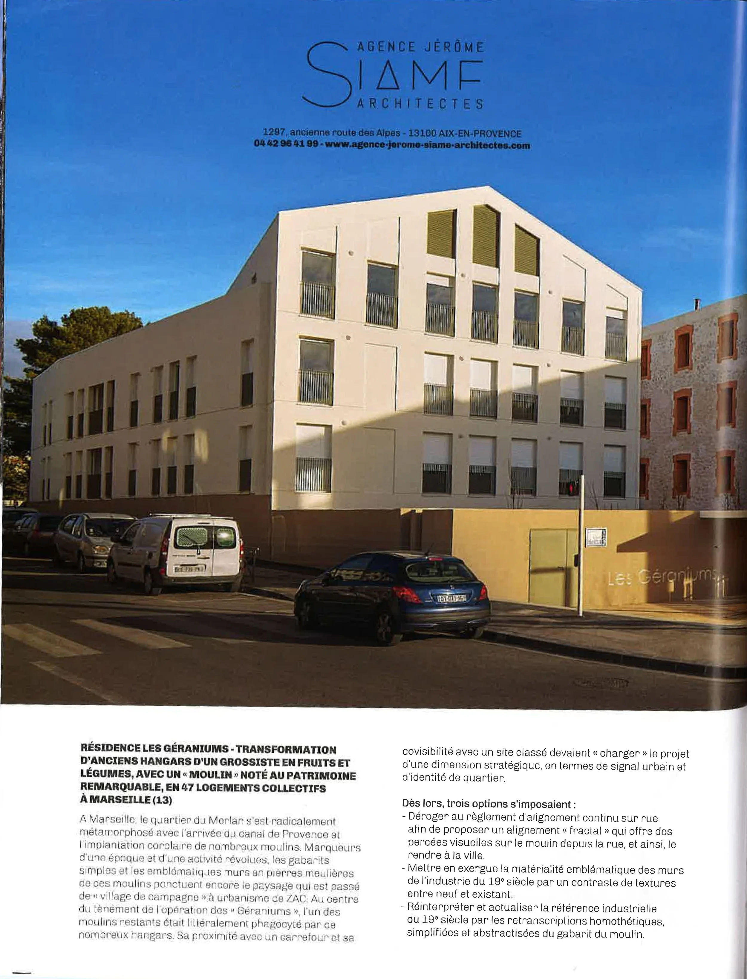 Une photographie d'un bâtiment moderne blanc avec plusieurs fenêtres et une toiture inclinée, situé dans une zone urbaine à Marseille.