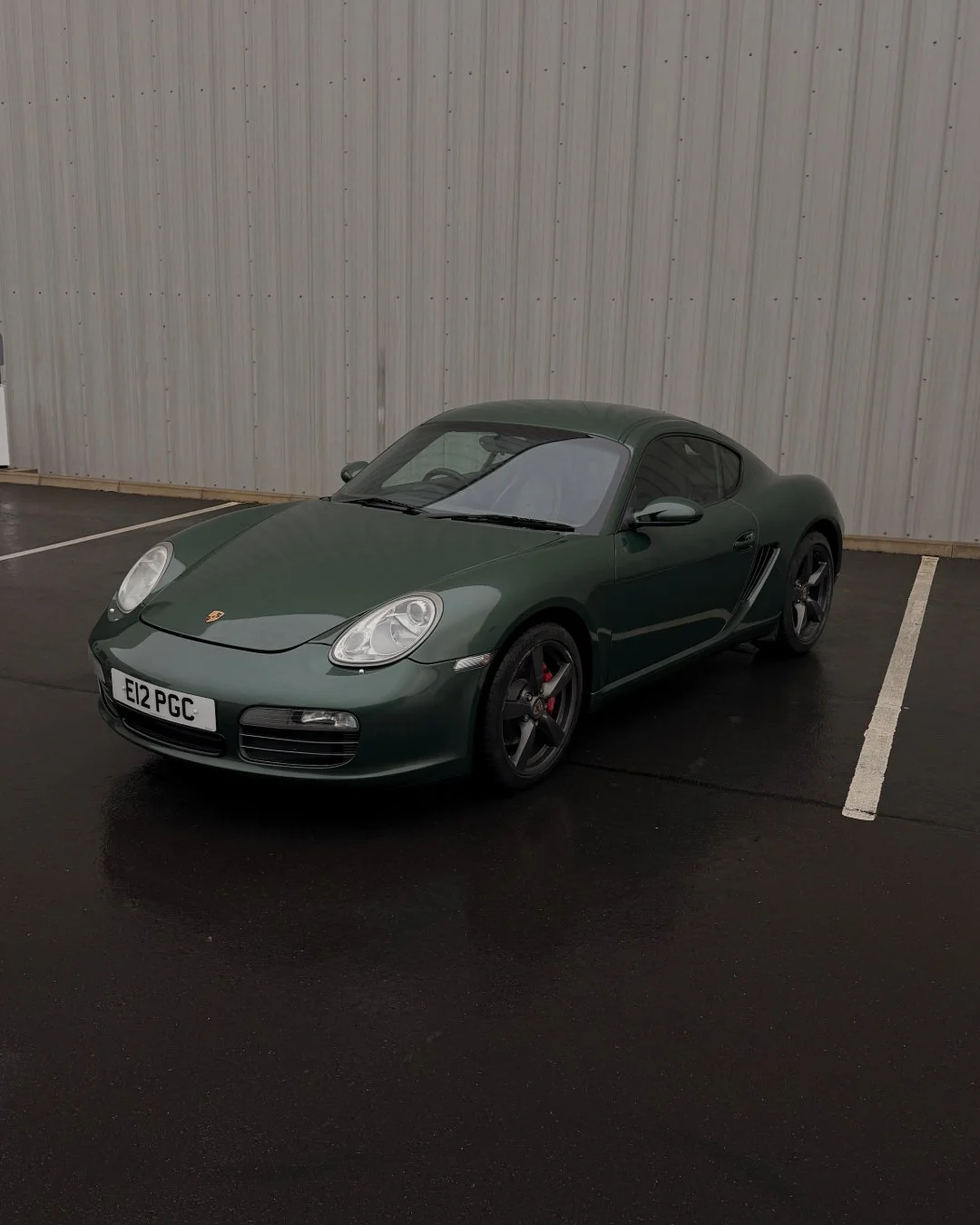 Another Porsche in for a full wrap, this time finished in metallic fir tree green, a colour that suits the car perfectly. The customer made a great choice with this timeless finish, giving the car a refined, understated look that will never go out of