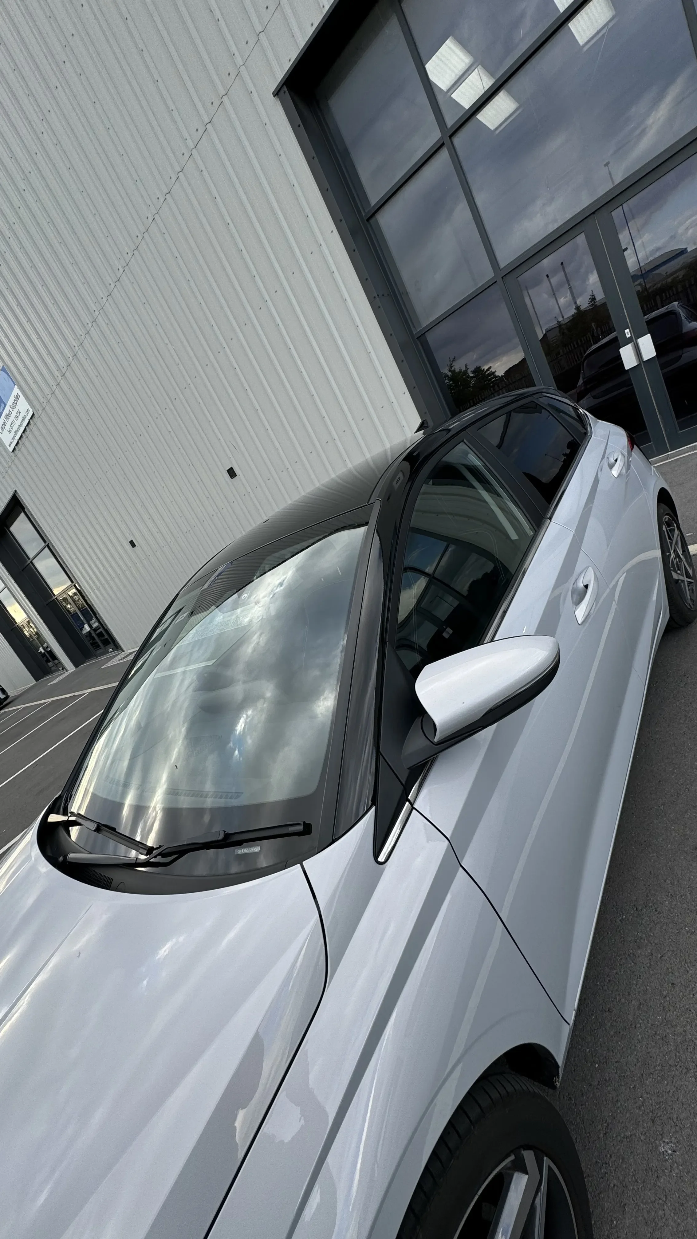 Hyundai Gloss Black Roof Wrap