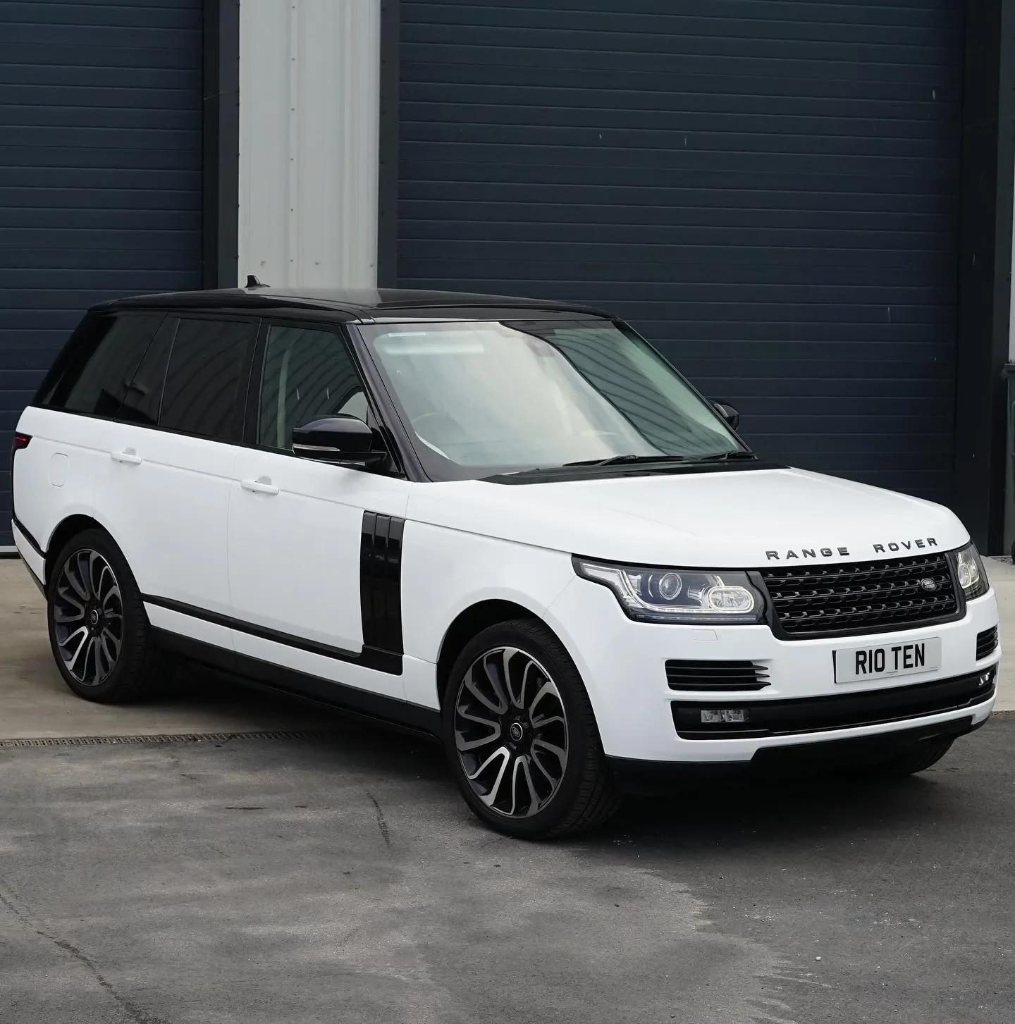 Range Rover Vogue Gloss Black Roof