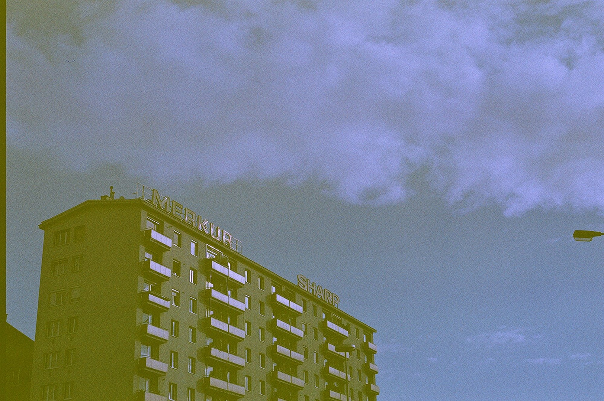 web_460nm©revolog99900019.jpg